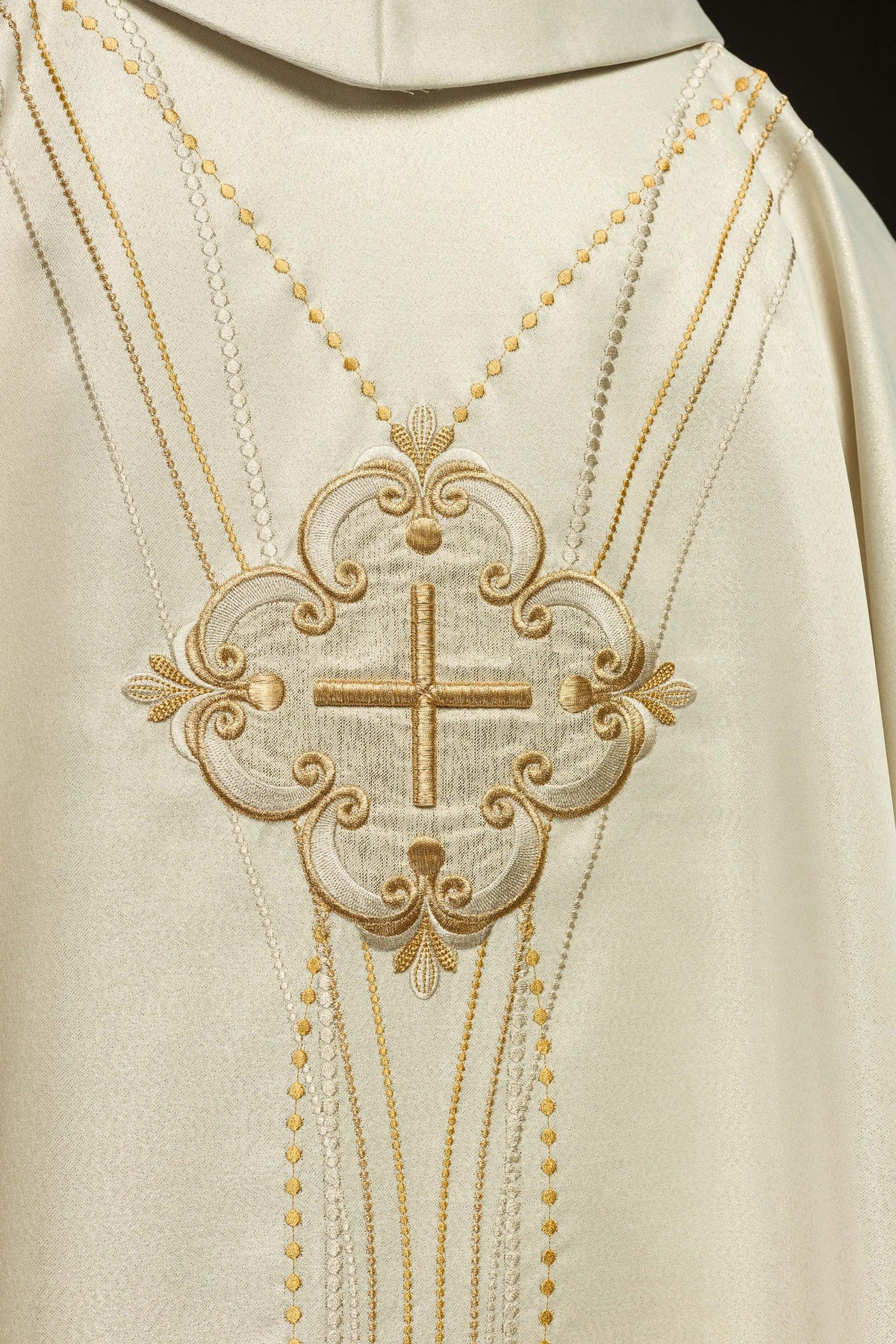 Ornat Liturgiczny Ecru Różaniec Błyszczący - Edycja Limitowana - SZATYLITURGICZNE.PL