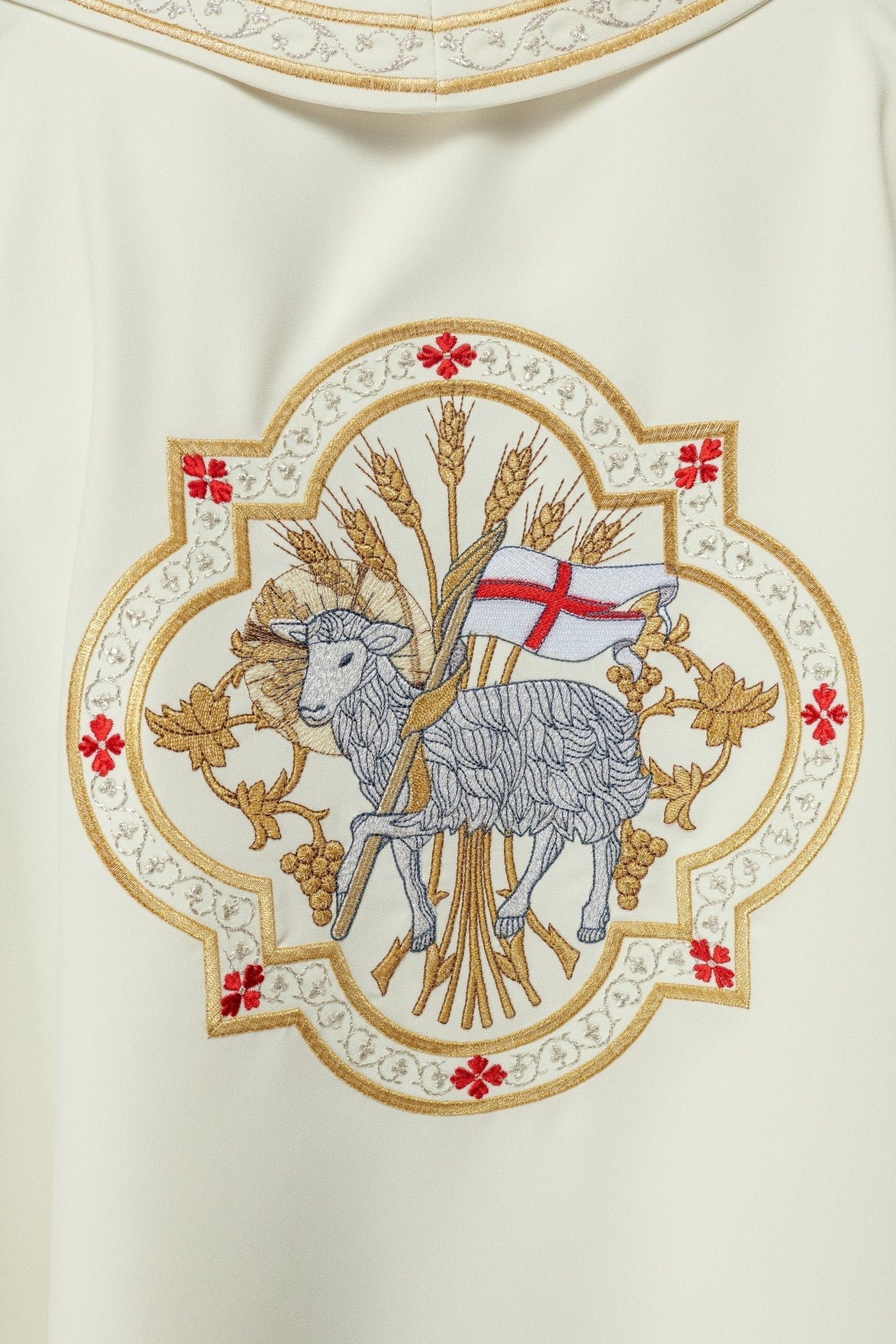 Ornat Liturgiczny Ecru z Haftem Baranka Bożego - Polska Produkcja - SZATYLITURGICZNE.PL