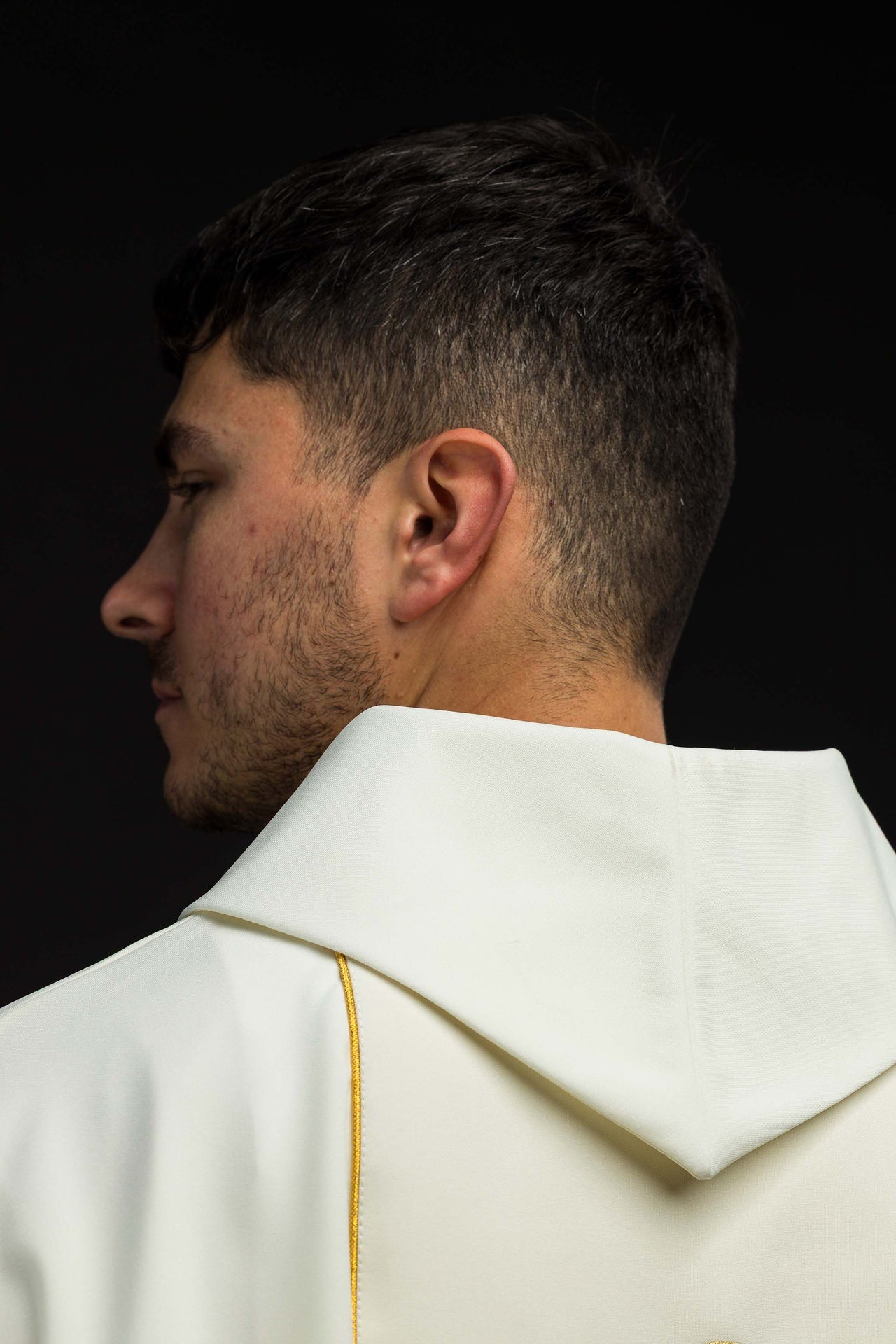 Ornat Liturgiczny Ecru z Haftem Jezus Dobry Pasterz - SZATYLITURGICZNE.PL