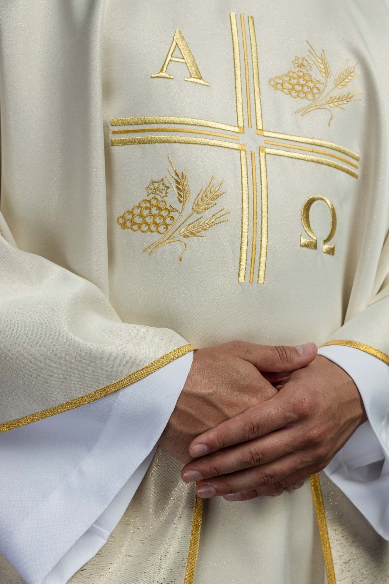 Ornat Liturgiczny Ecru z Haftem Krzyża, Alfa i Omega - Kłosy - SZATYLITURGICZNE.PL