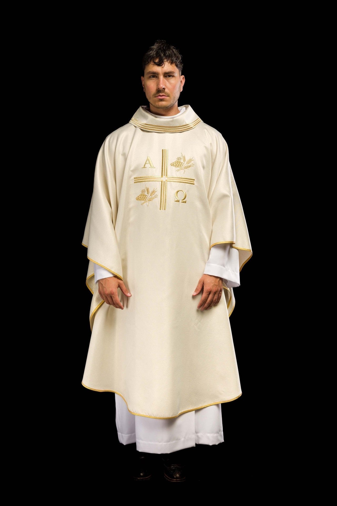 Ornat Liturgiczny Ecru z Haftem Krzyża, Alfa i Omega - Kłosy - SZATYLITURGICZNE.PL