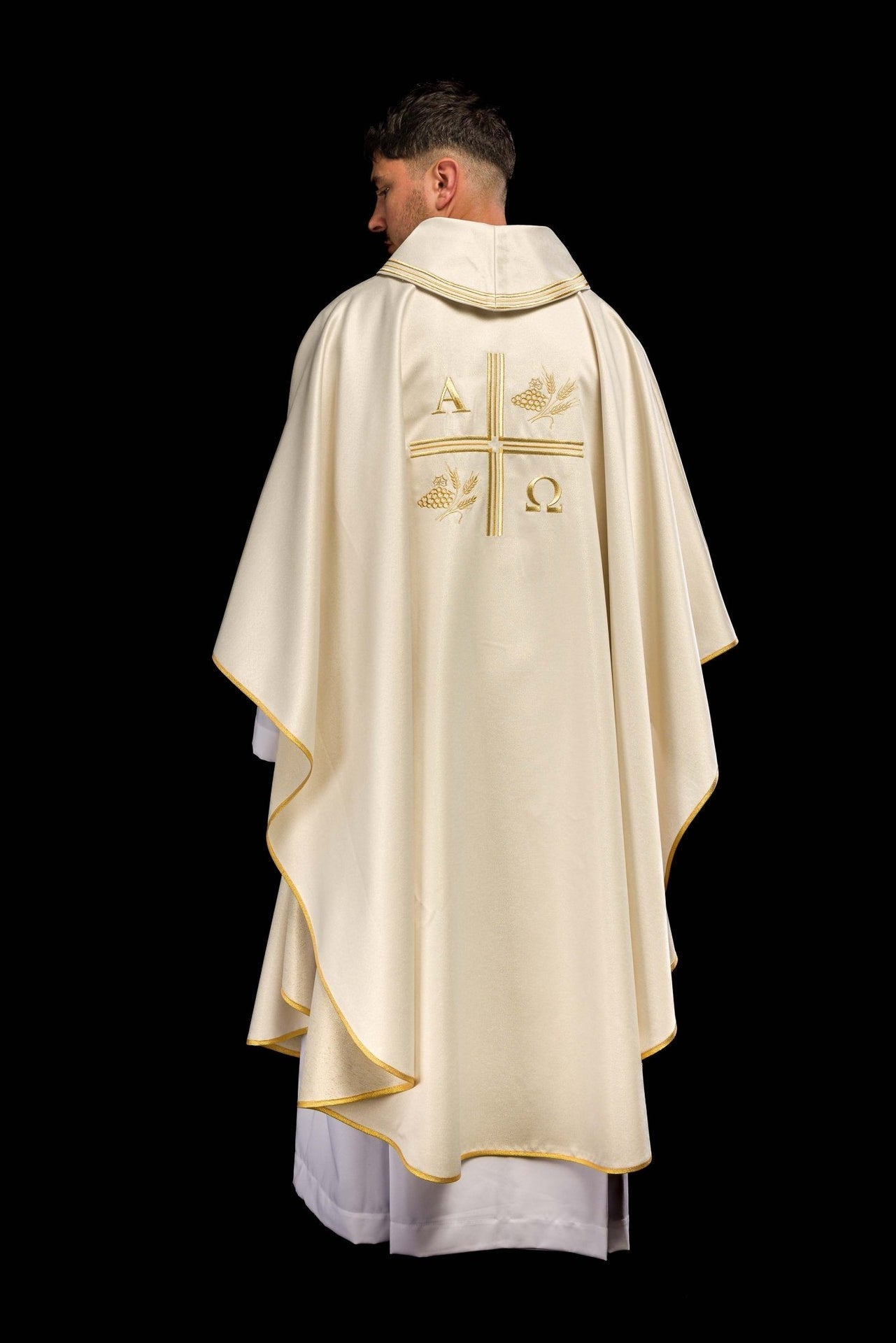 Ornat Liturgiczny Ecru z Haftem Krzyża, Alfa i Omega - Kłosy - SZATYLITURGICZNE.PL