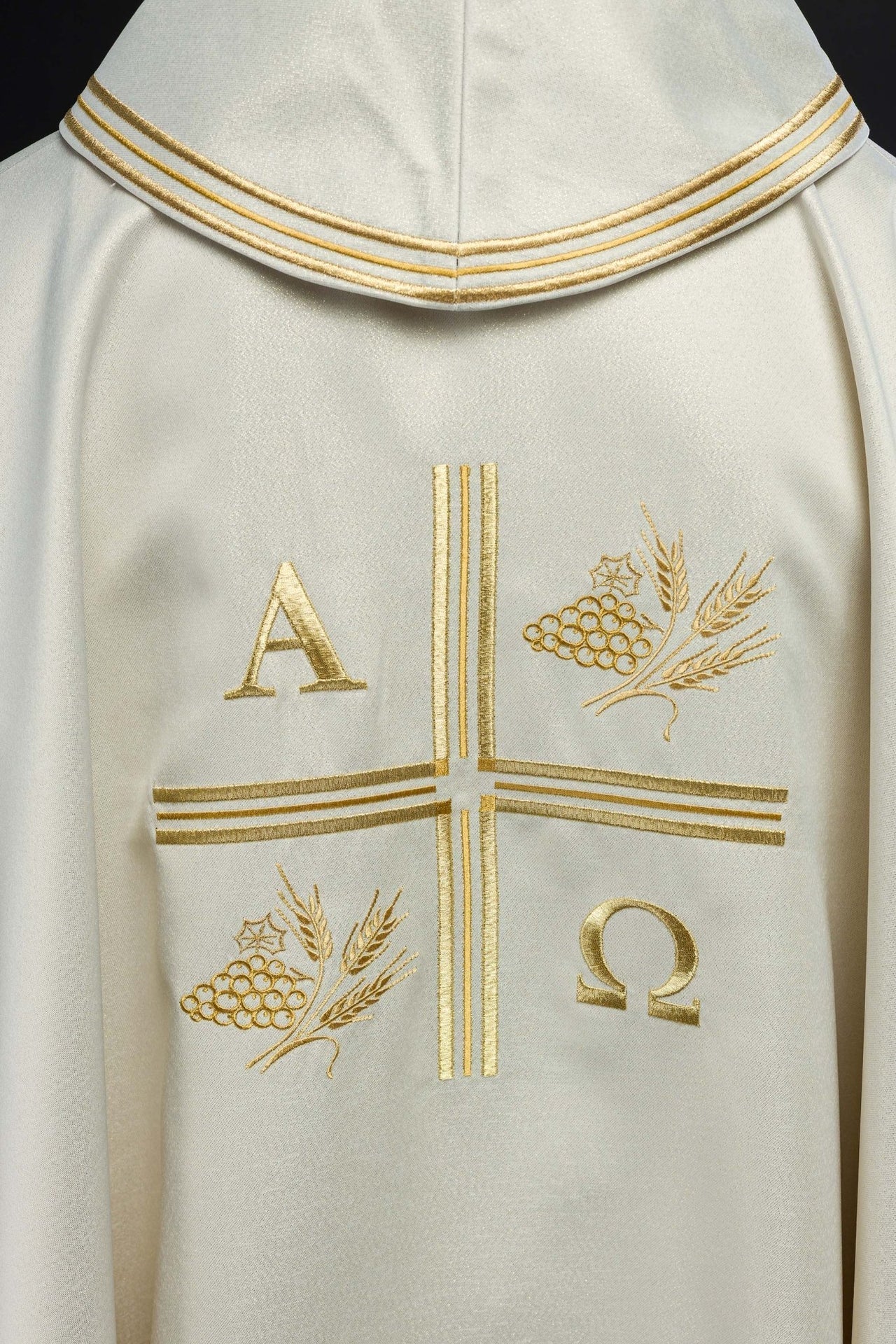 Ornat Liturgiczny Ecru z Haftem Krzyża, Alfa i Omega - Kłosy - SZATYLITURGICZNE.PL