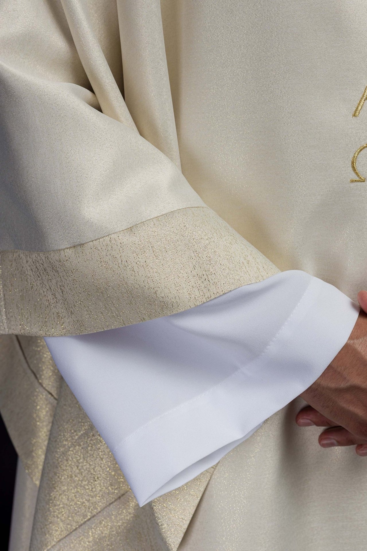 Ornat Liturgiczny Ecru z Haftem Krzyża i Kłosa - Elegancki - SZATYLITURGICZNE.PL