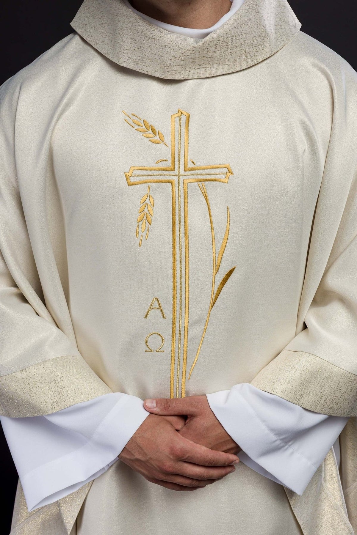 Ornat Liturgiczny Ecru z Haftem Krzyża i Kłosa - Elegancki - SZATYLITURGICZNE.PL