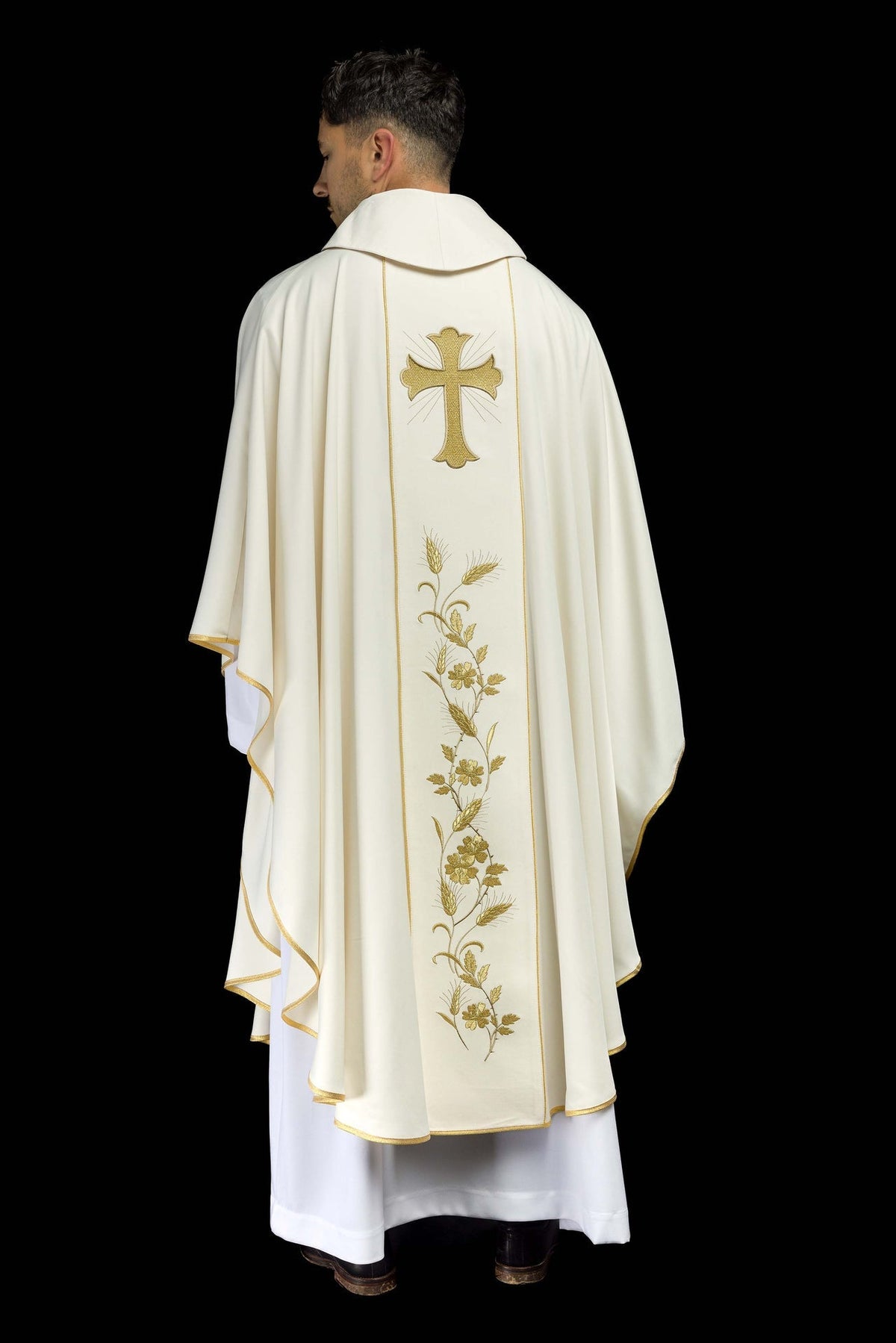 Ornat Liturgiczny Ecru z Haftem Krzyża i Kłosów Eucharystycznych - SZATYLITURGICZNE.PL