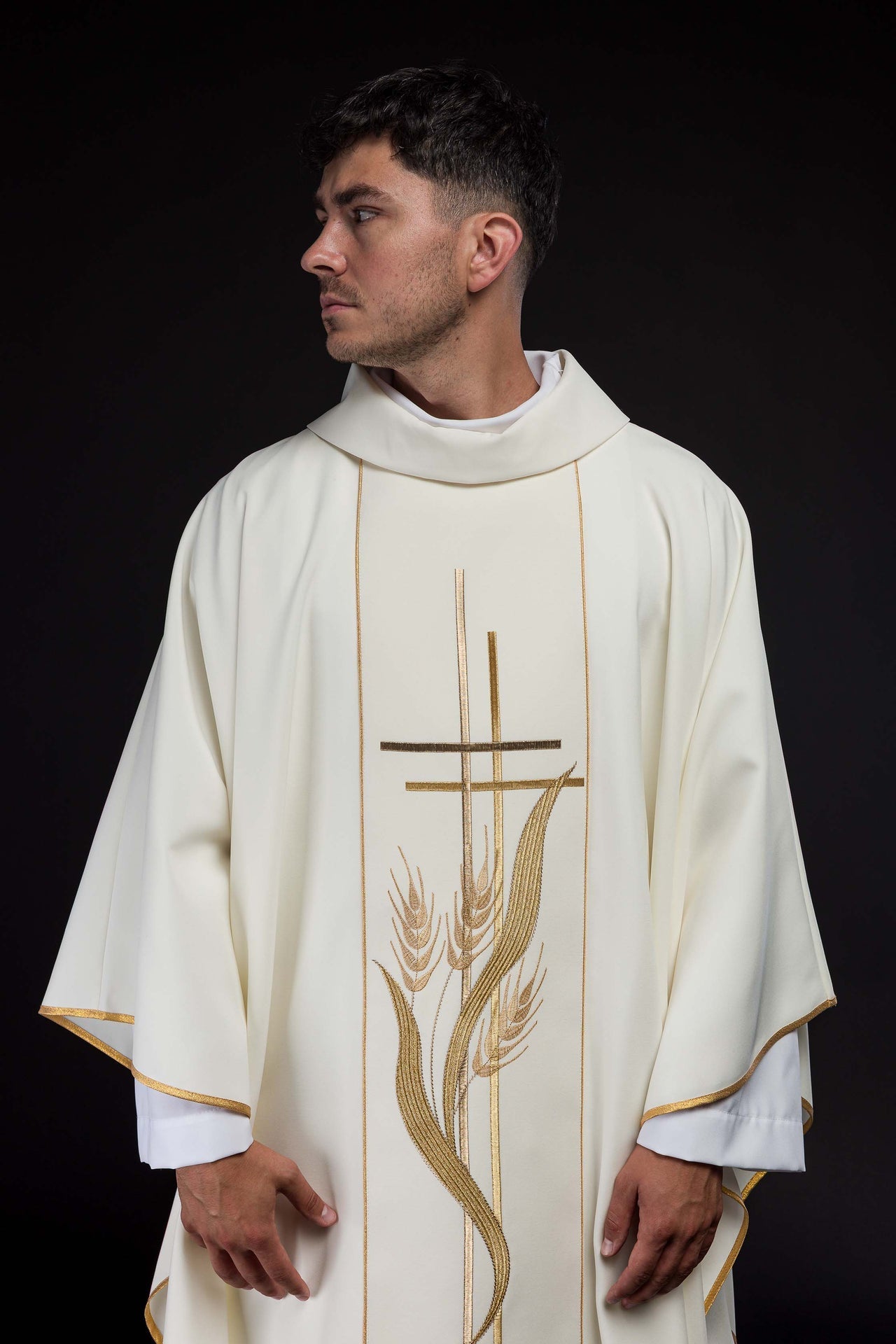 Ornat Liturgiczny Ecru z Haftem Krzyża i Kłosów - Polski Producent - SZATYLITURGICZNE.PL