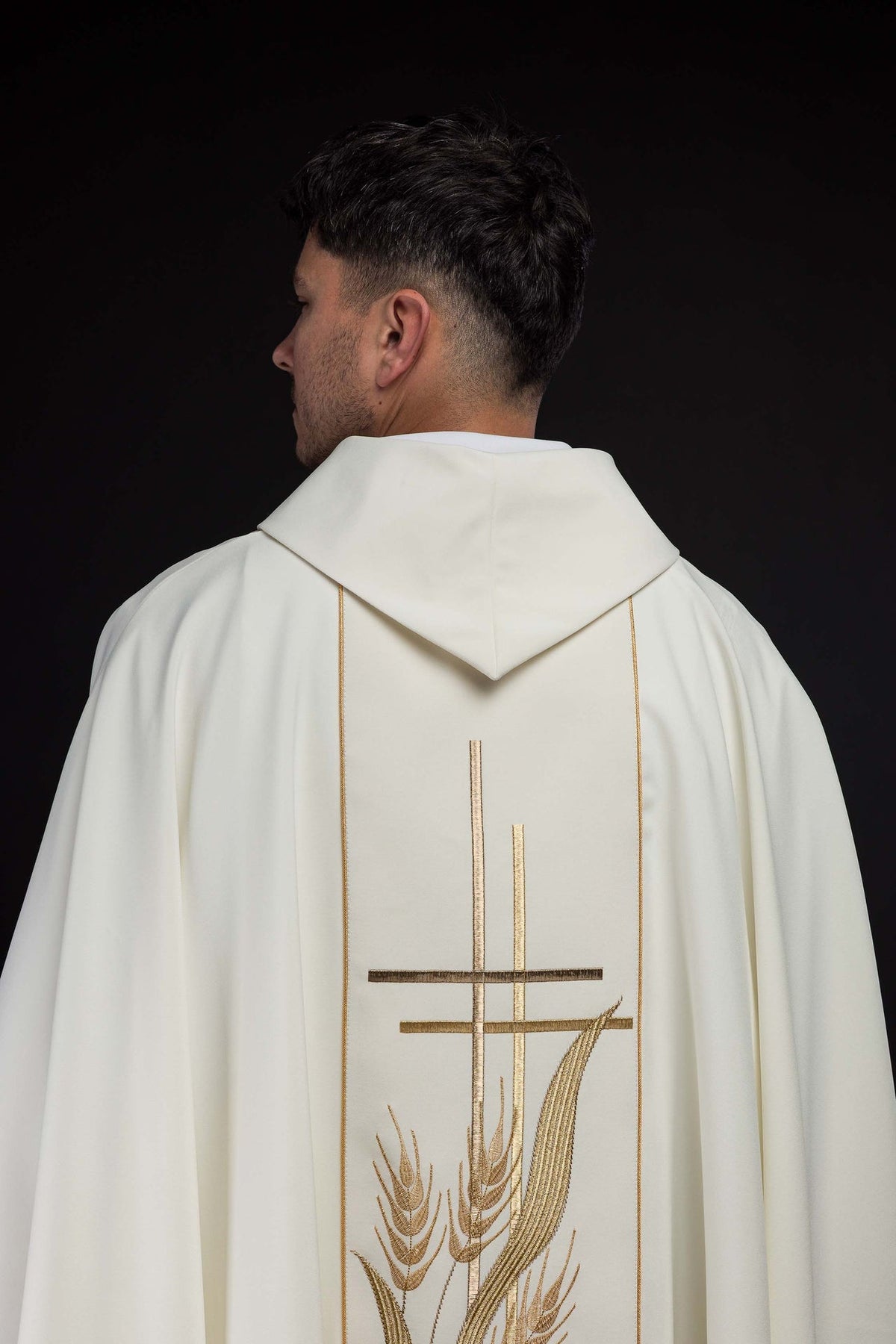 Ornat Liturgiczny Ecru z Haftem Krzyża i Kłosów - Polski Producent - SZATYLITURGICZNE.PL