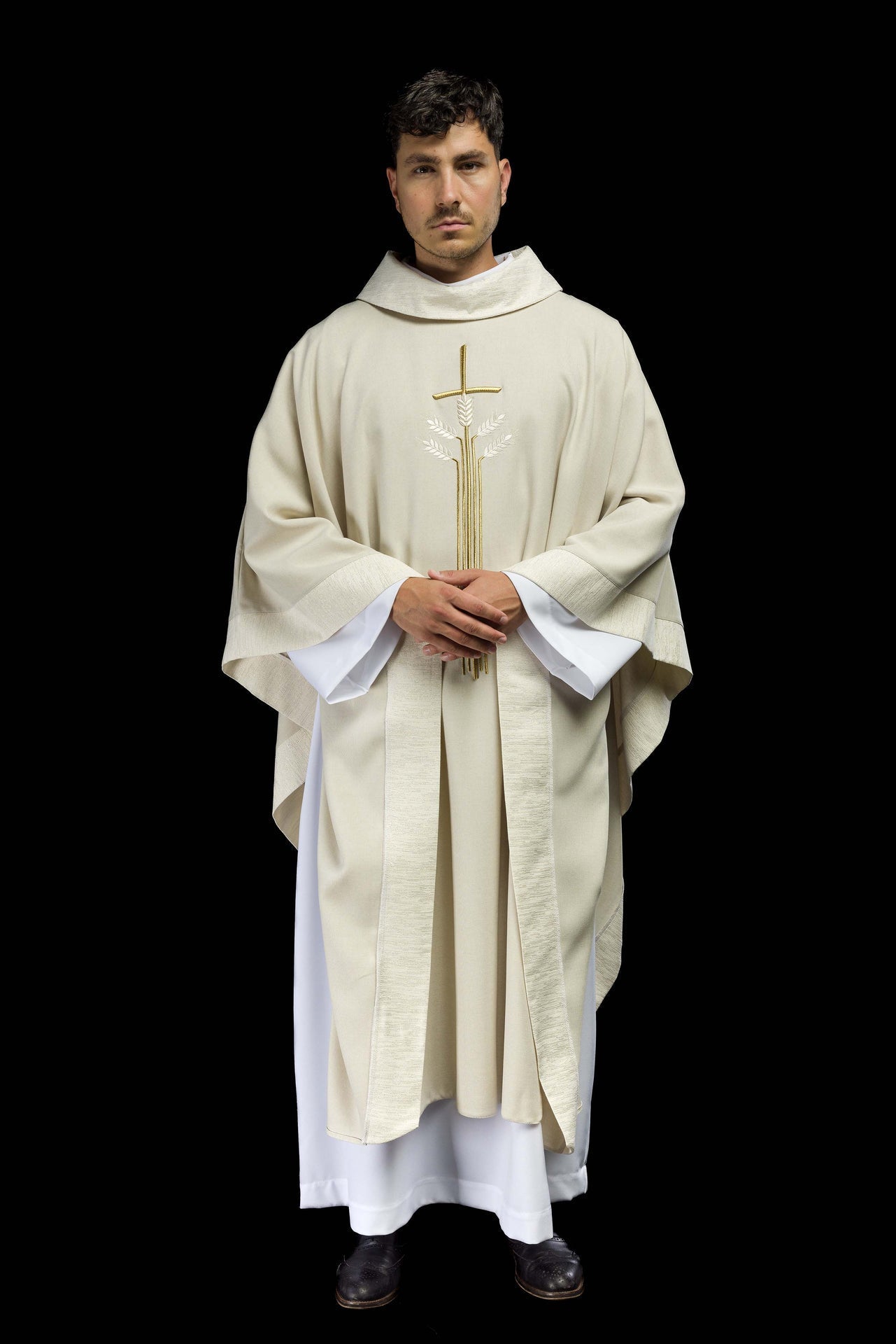 Ornat Liturgiczny Ecru z Haftem Krzyża, Kłosów i Ryb - SZATYLITURGICZNE.PL