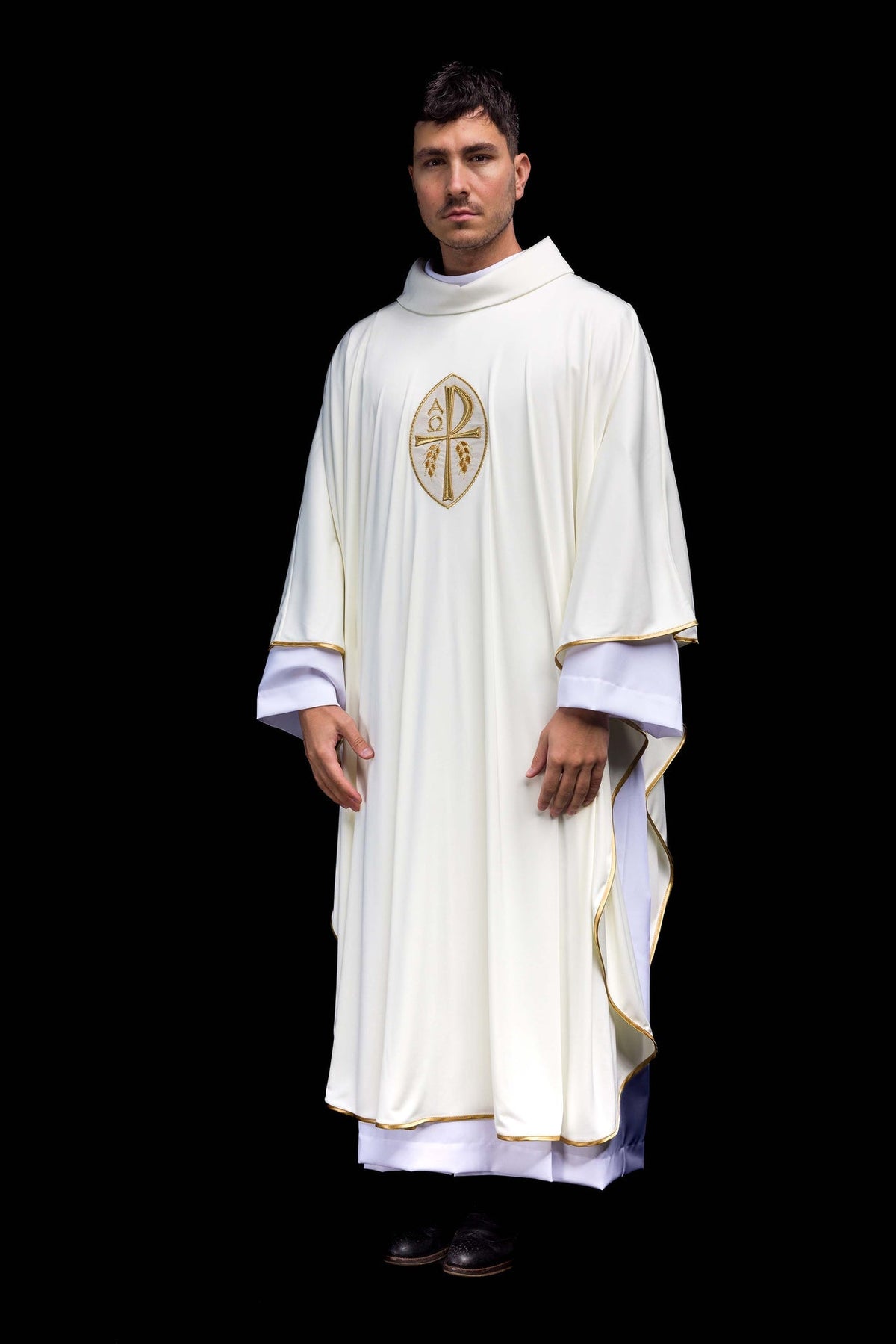 Ornat Liturgiczny Ecru z Haftem Krzyża - Lekka Dzianina Sacrolite - SZATYLITURGICZNE.PL