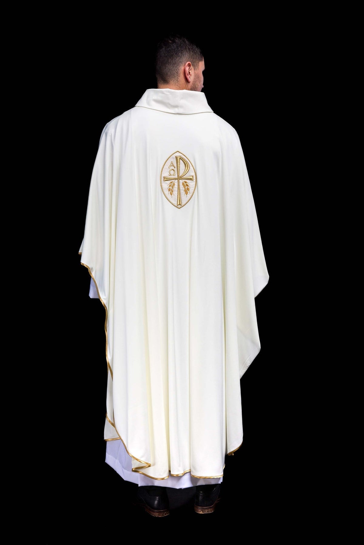 Ornat Liturgiczny Ecru z Haftem Krzyża - Lekka Dzianina Sacrolite - SZATYLITURGICZNE.PL