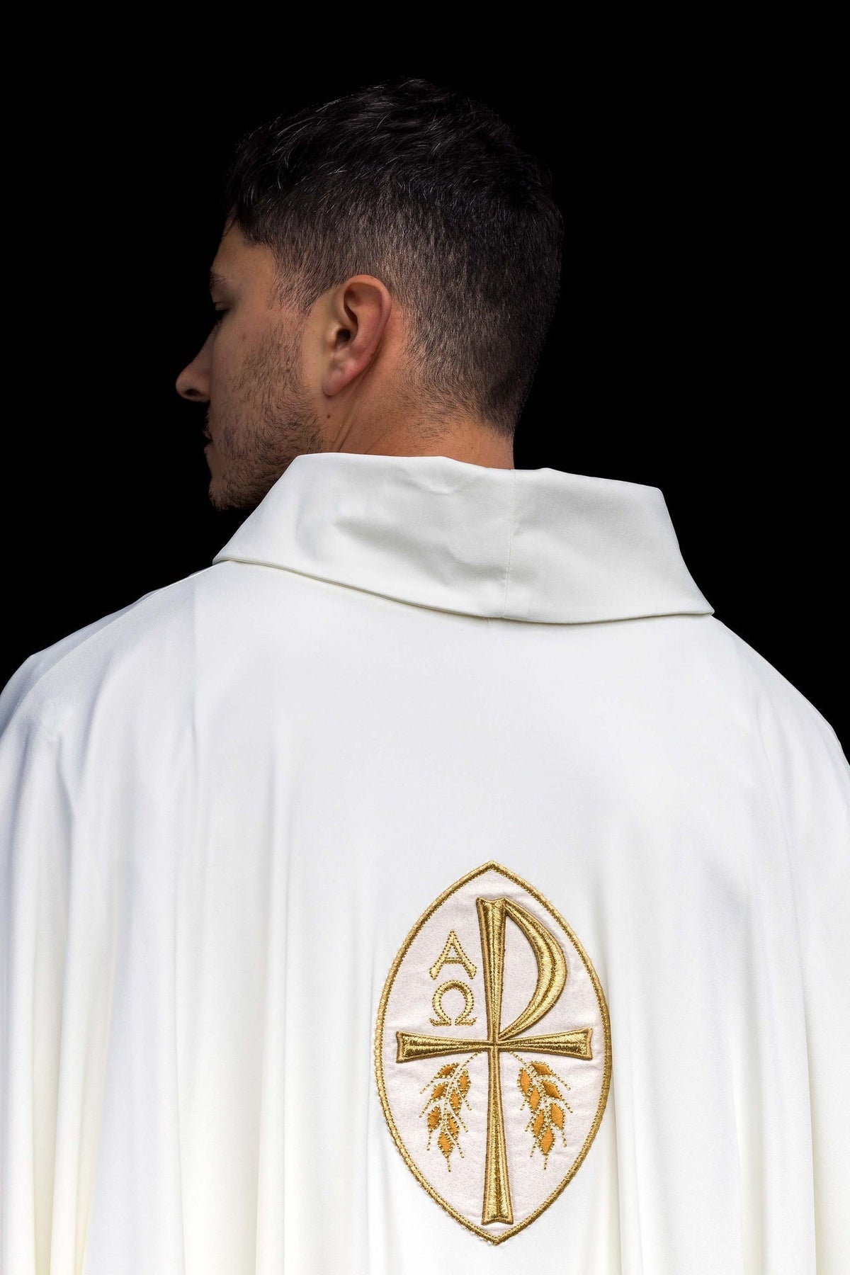 Ornat Liturgiczny Ecru z Haftem Krzyża - Lekka Dzianina Sacrolite - SZATYLITURGICZNE.PL