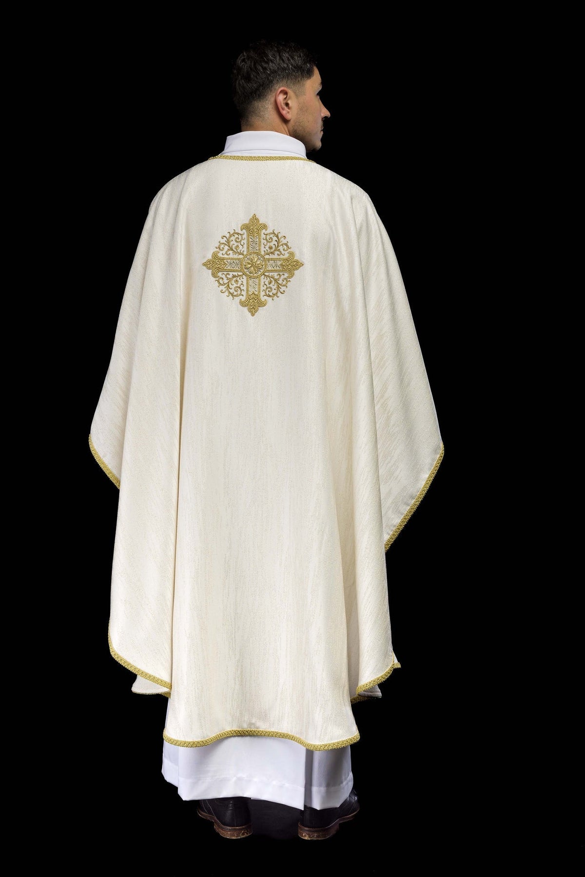 Ornat Liturgiczny Ecru z Haftem Krzyża - Polska Produkcja - SZATYLITURGICZNE.PL