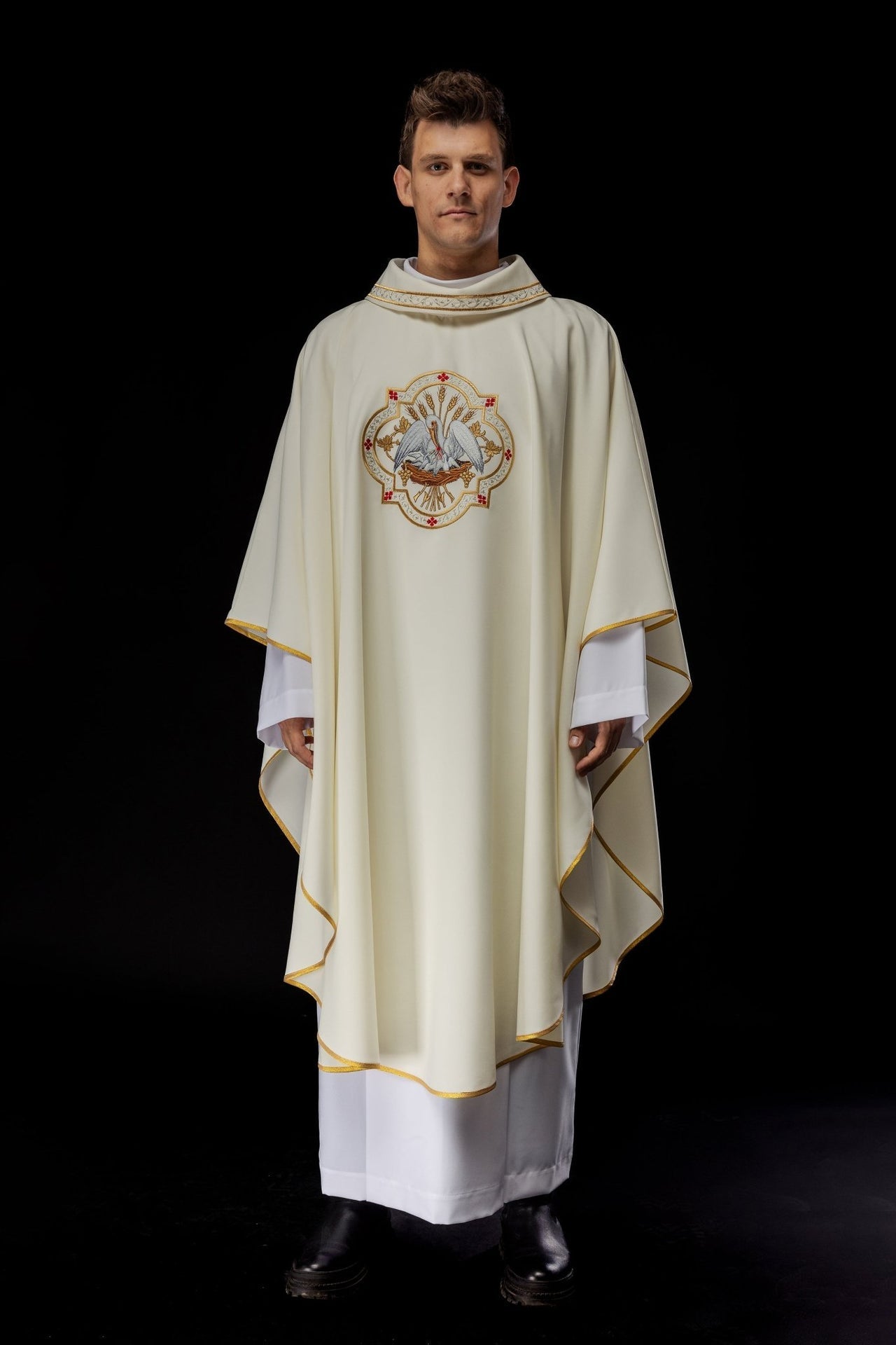 Ornat Liturgiczny Ecru z Haftem Pelikana - Symbolika Eucharystyczna - SZATYLITURGICZNE.PL