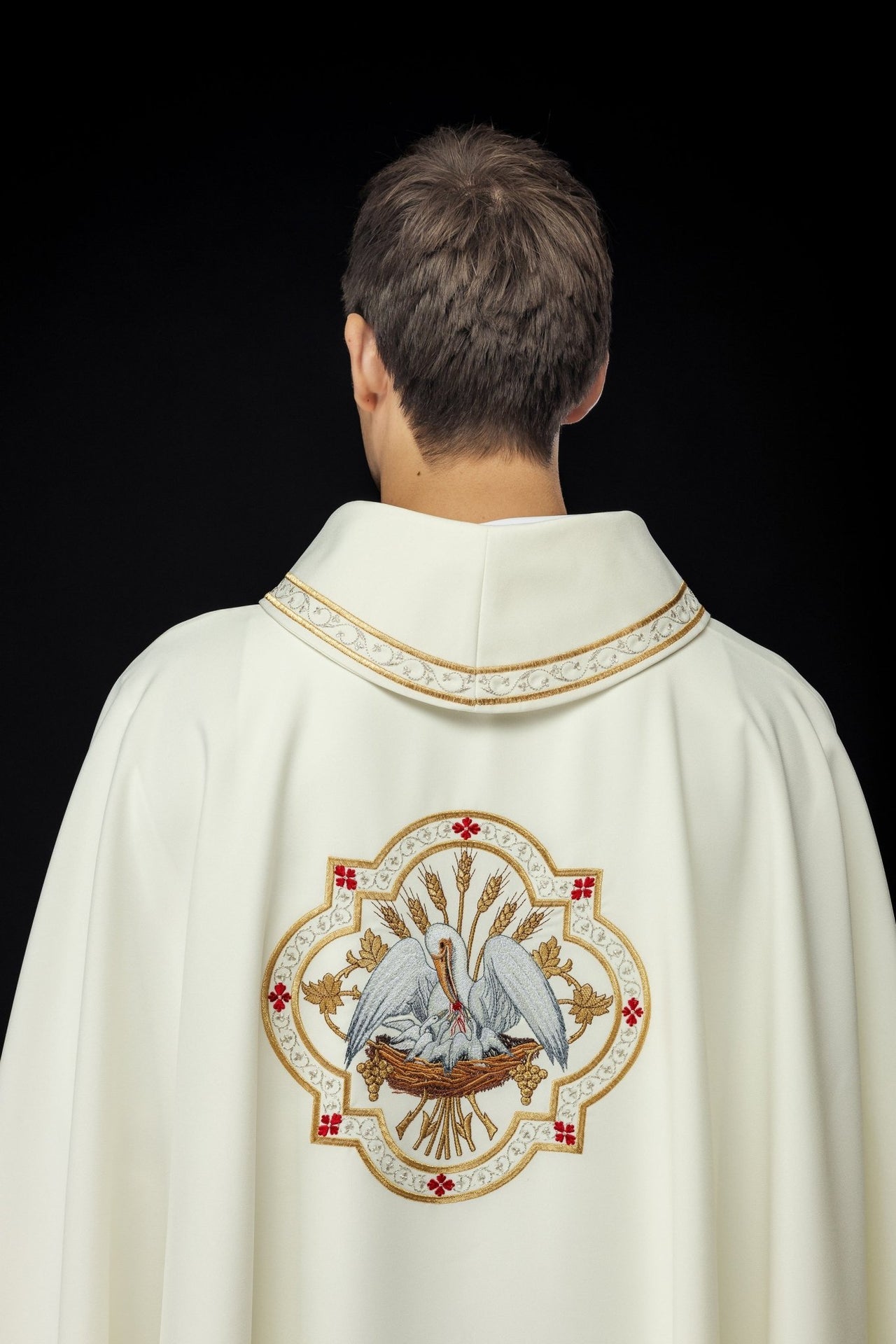 Ornat Liturgiczny Ecru z Haftem Pelikana - Symbolika Eucharystyczna - SZATYLITURGICZNE.PL