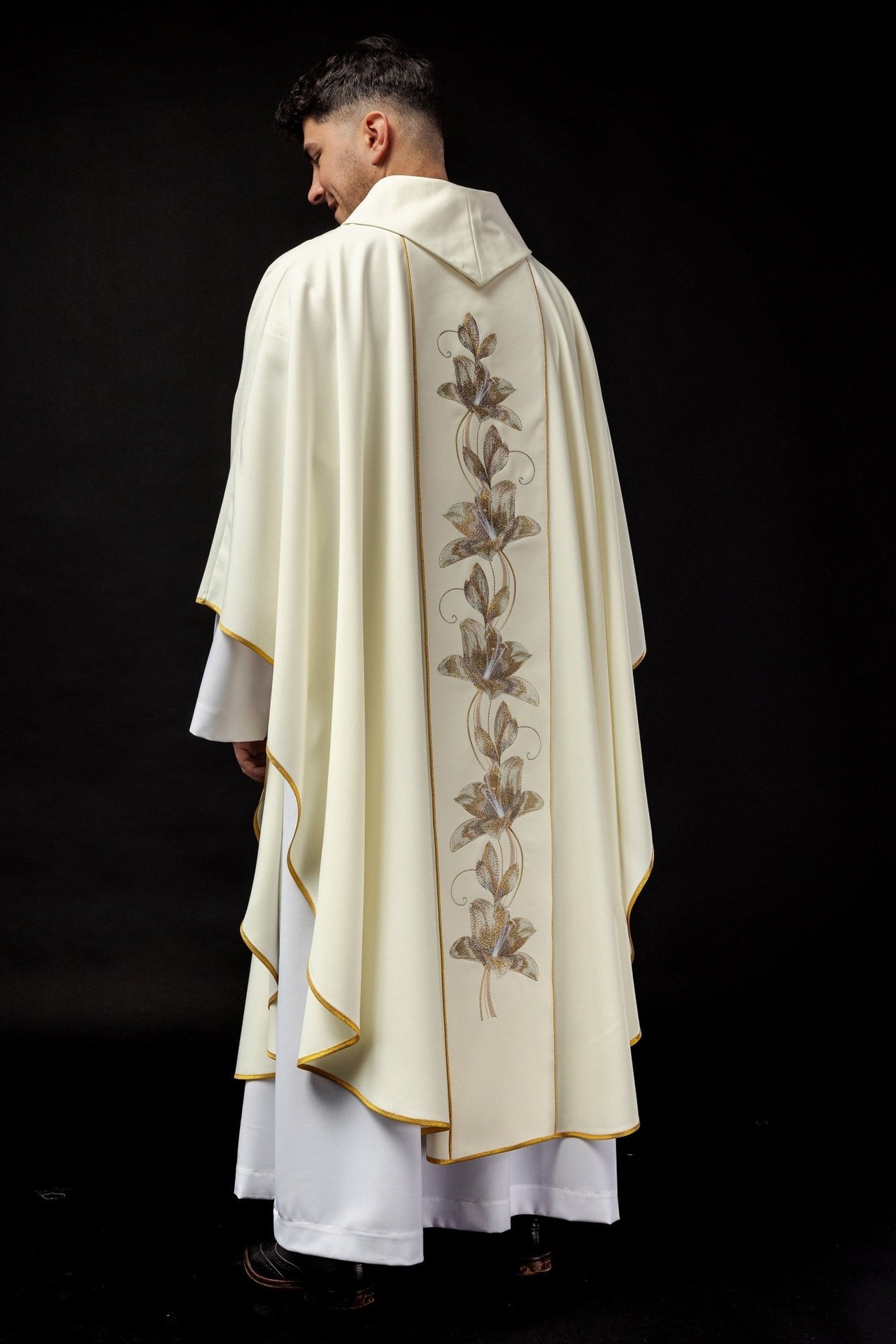 Ornat Liturgiczny Ecru z Haftem Św. Antoniego - Polski Produkt - SZATYLITURGICZNE.PL