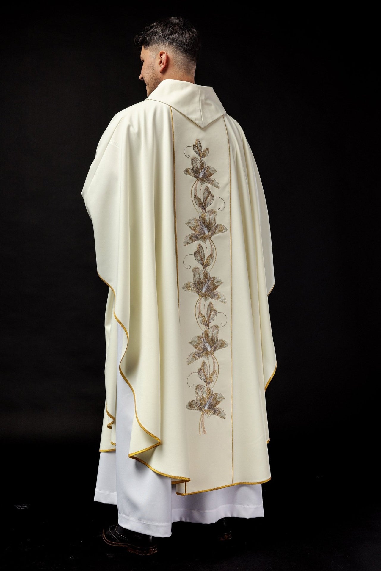 Ornat Liturgiczny Ecru z Haftem Św. Antoniego - Polski Produkt - SZATYLITURGICZNE.PL