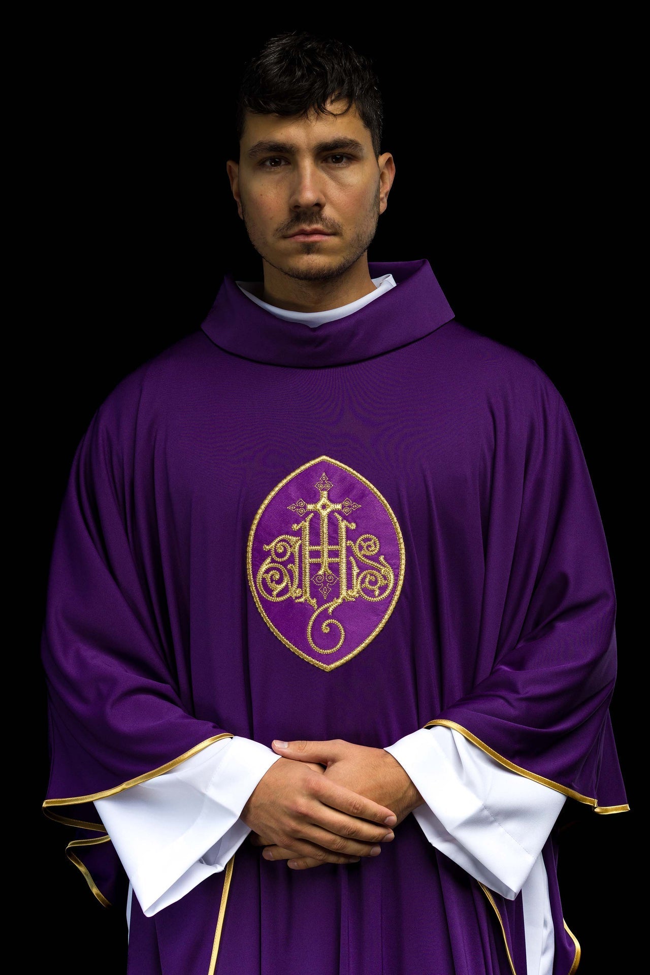 Ornat Liturgiczny Ecru z Haftowanym IHS - SACROLITE - SZATYLITURGICZNE.PL