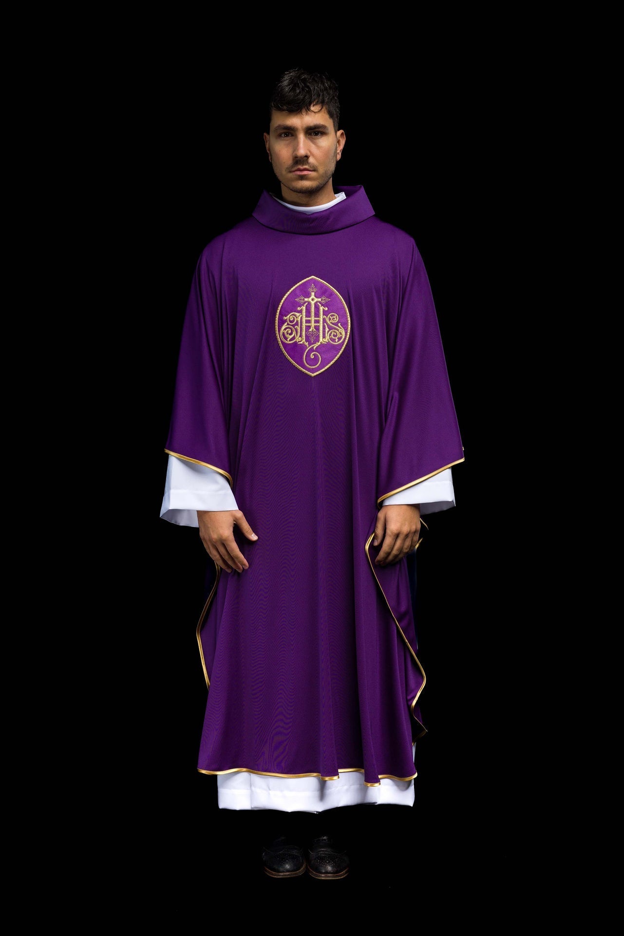 Ornat Liturgiczny Ecru z Haftowanym IHS - SACROLITE - SZATYLITURGICZNE.PL