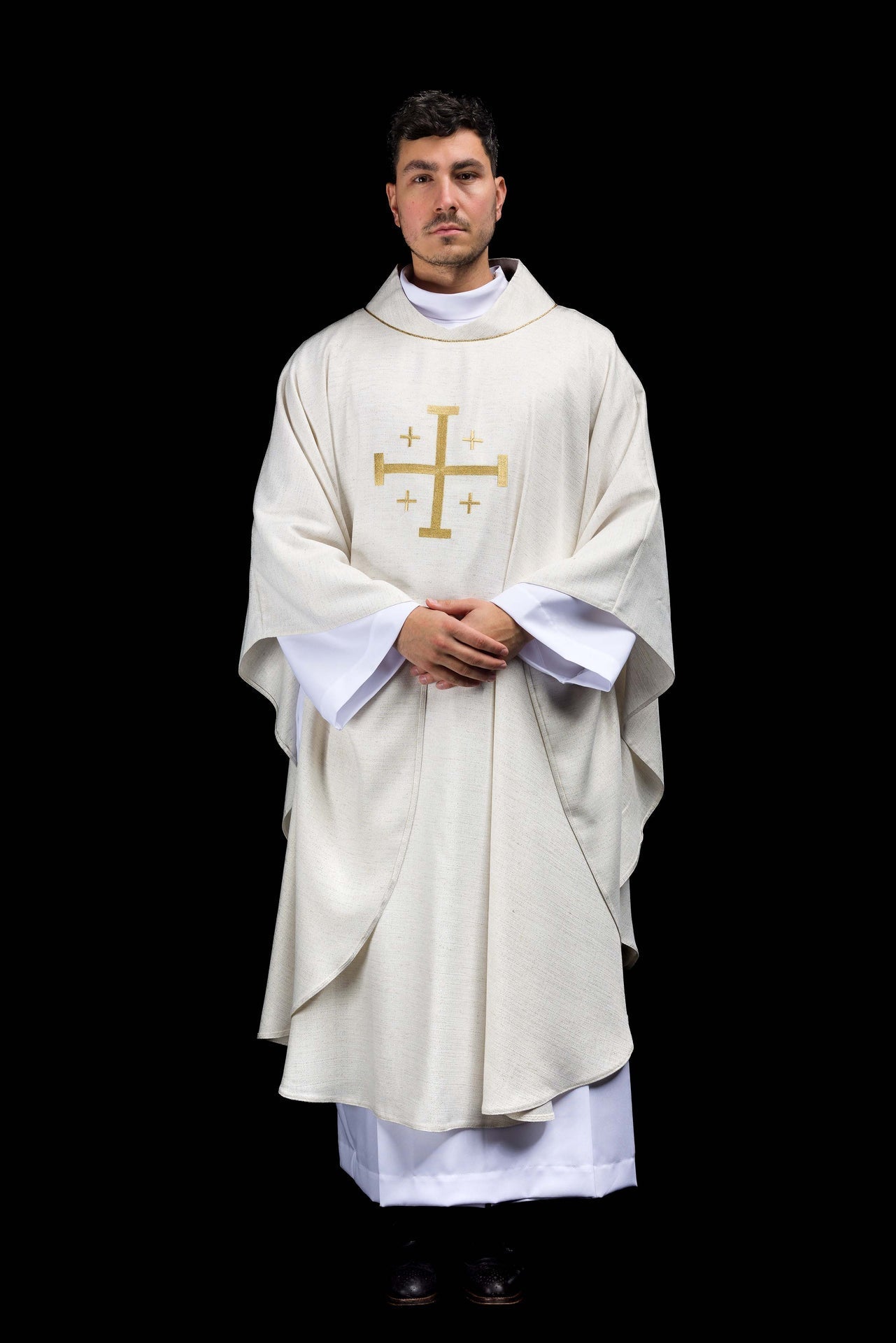 Ornat Liturgiczny Ecru z Haftowanym Krzyżem Jerozolimskim - SZATYLITURGICZNE.PL