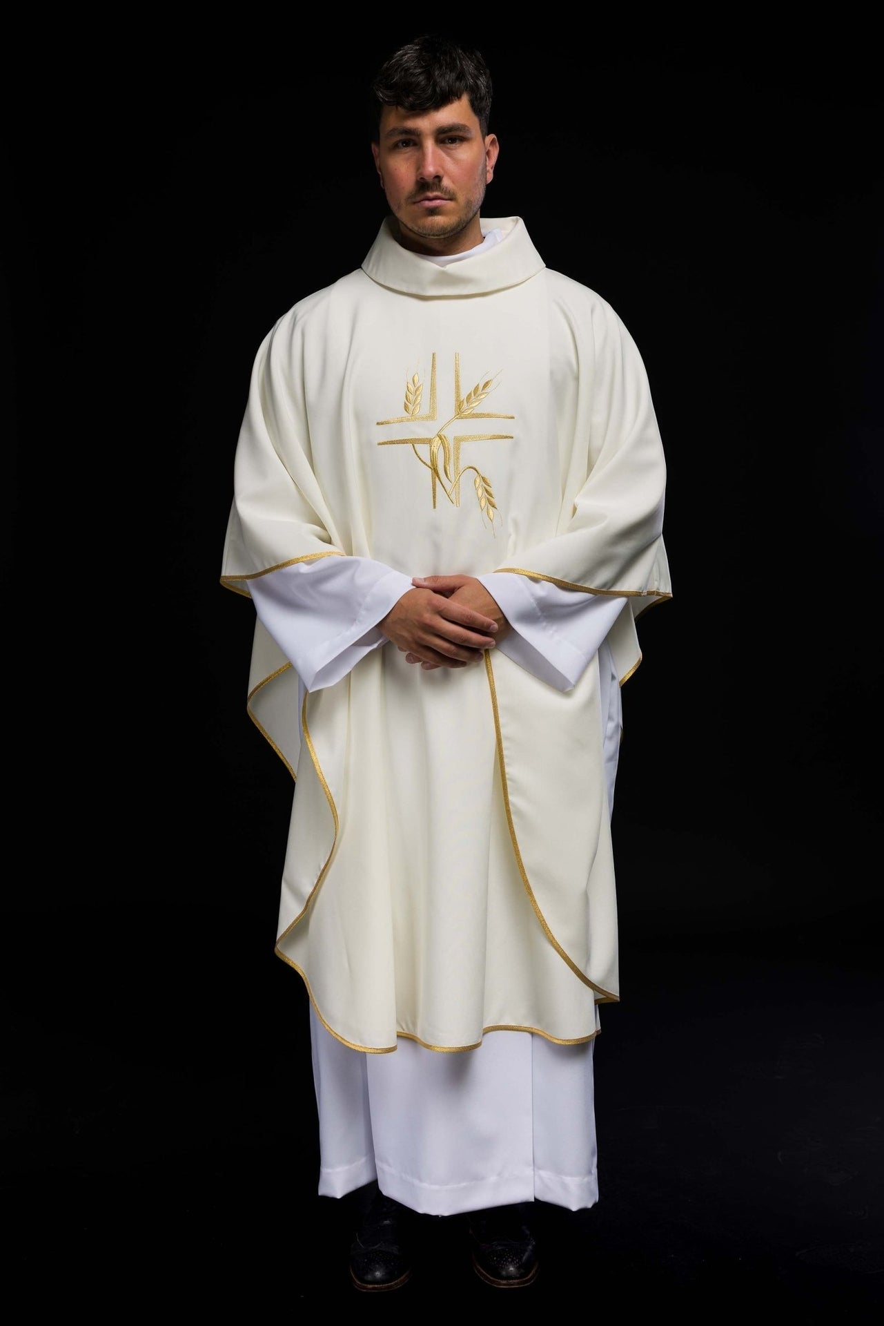 Ornat Liturgiczny Ecru z Haftowanym Krzyżem - Polski Producent - SZATYLITURGICZNE.PL