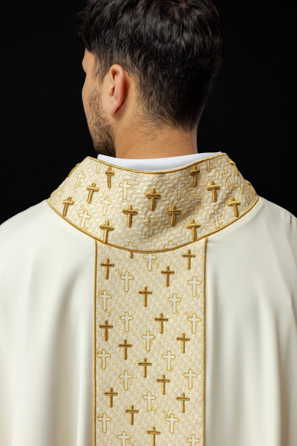 Ornat Liturgiczny Ecru z Haftowanym Pasem Krzyże - Polska Produkcja - SZATYLITURGICZNE.PL