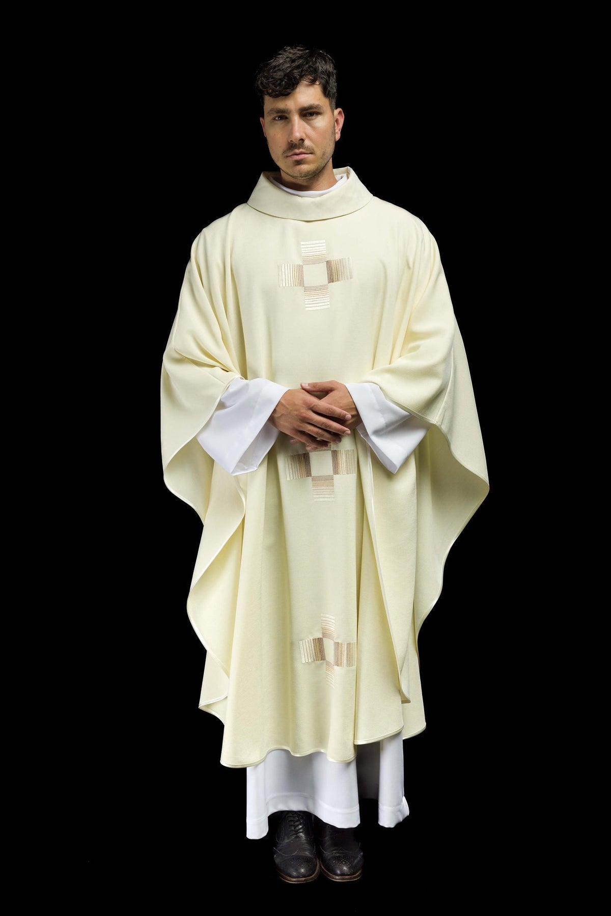 Ornat Liturgiczny Ecru z Haftowanymi Krzyżami - Komplet ze Stułą - SZATYLITURGICZNE.PL
