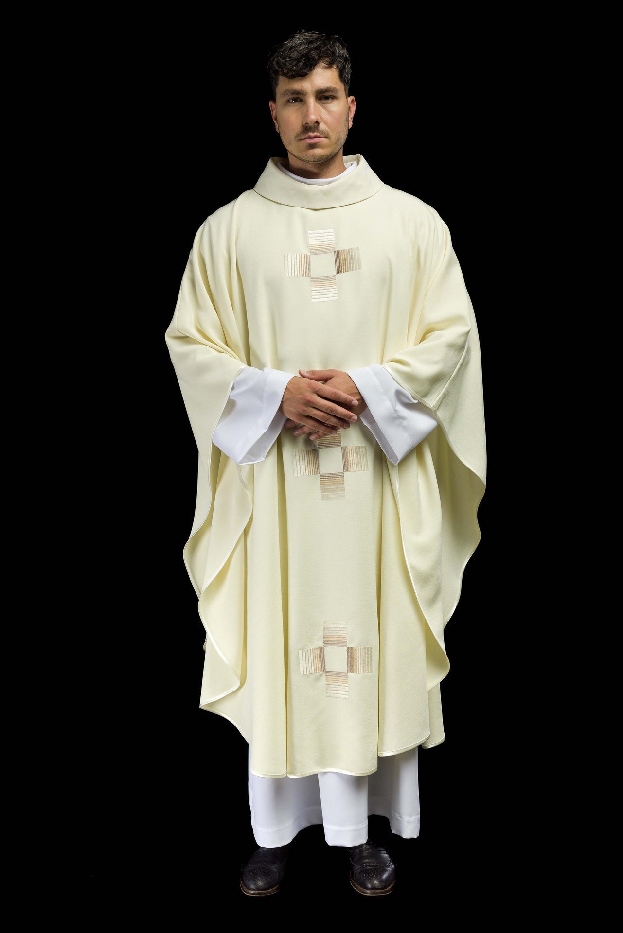 Ornat Liturgiczny Ecru z Haftowanymi Krzyżami - Komplet ze Stułą - SZATYLITURGICZNE.PL