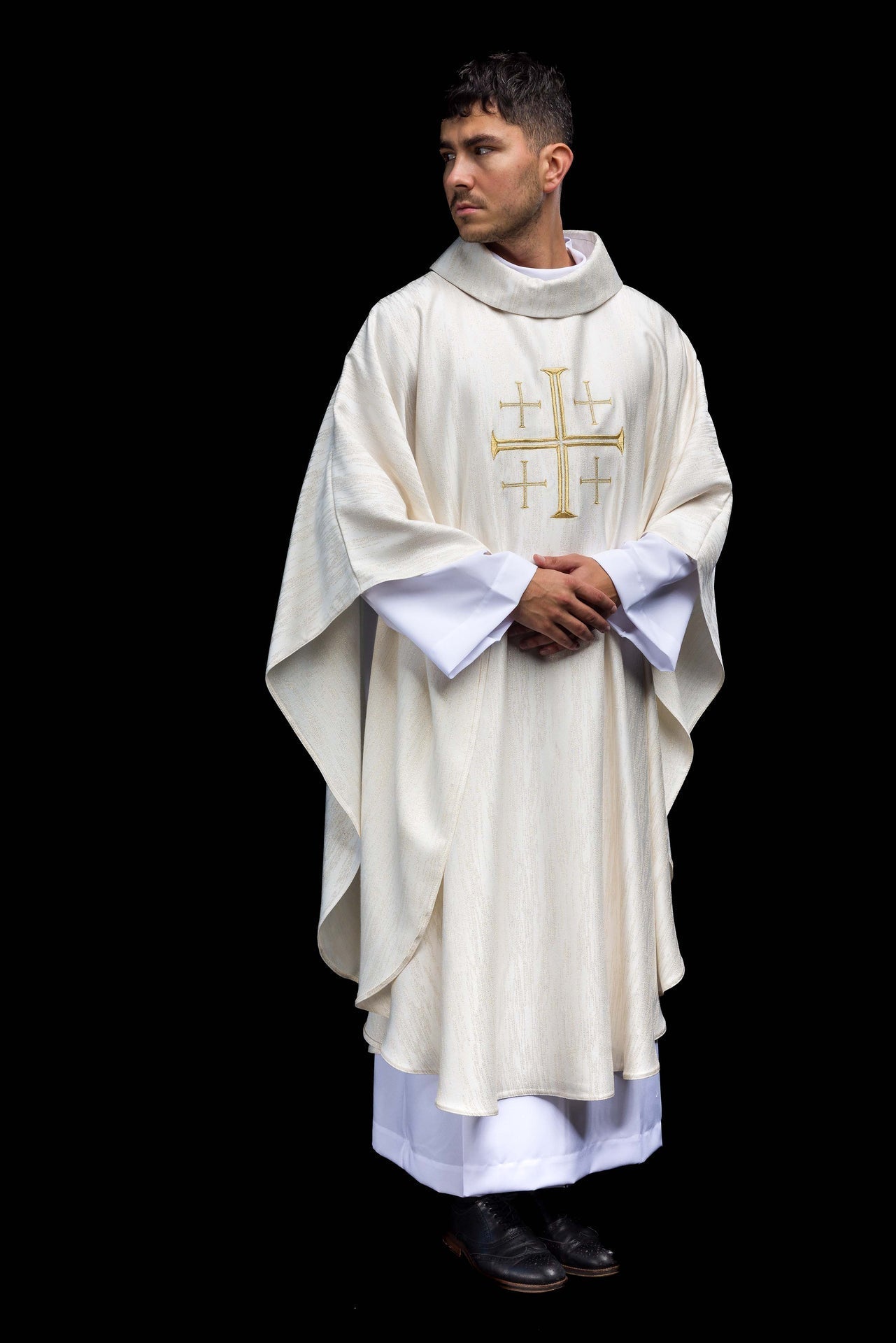 Ornat Liturgiczny Ecru z Krzyżem Jerozolimskim - Haftowany - SZATYLITURGICZNE.PL