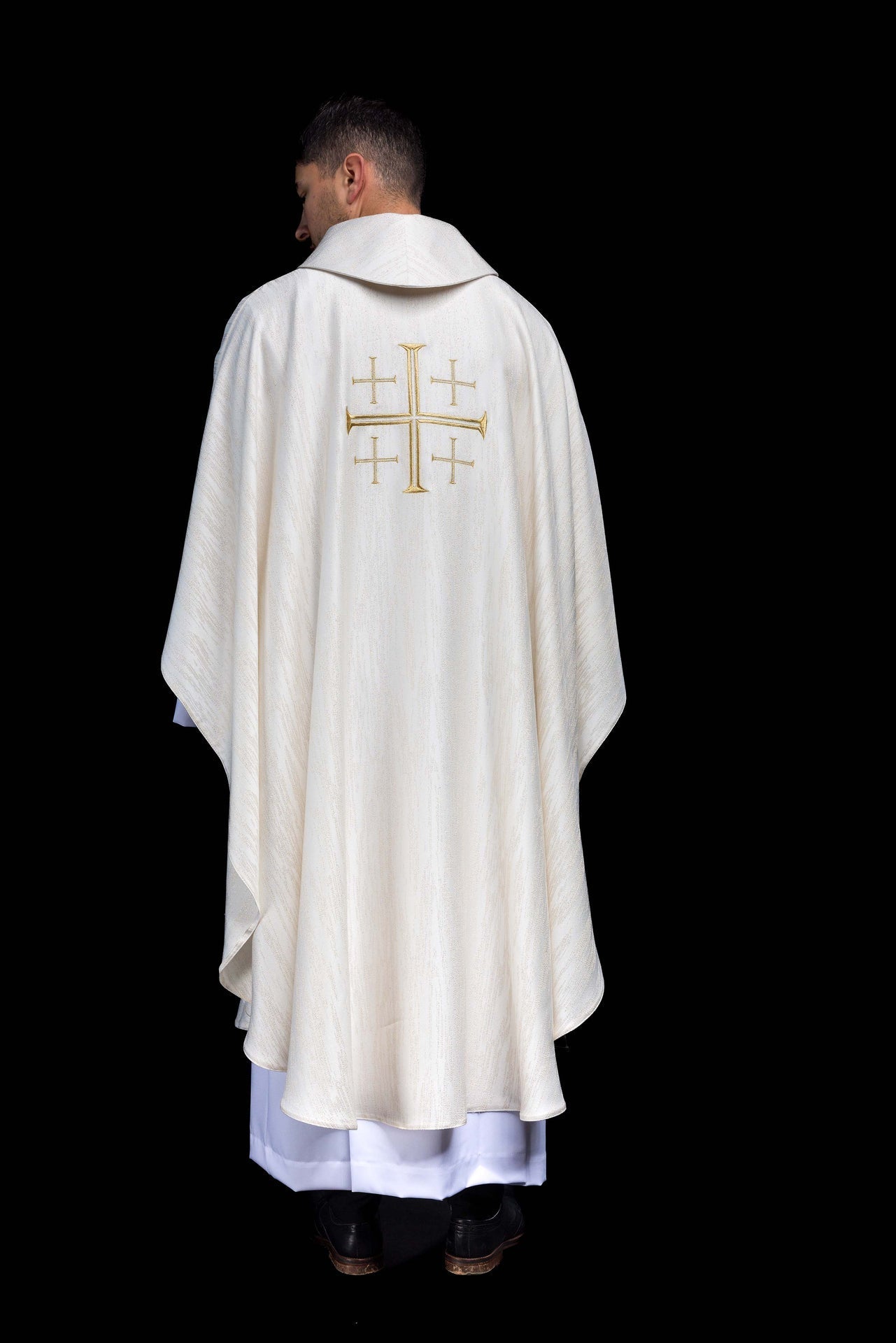 Ornat Liturgiczny Ecru z Krzyżem Jerozolimskim - Haftowany - SZATYLITURGICZNE.PL