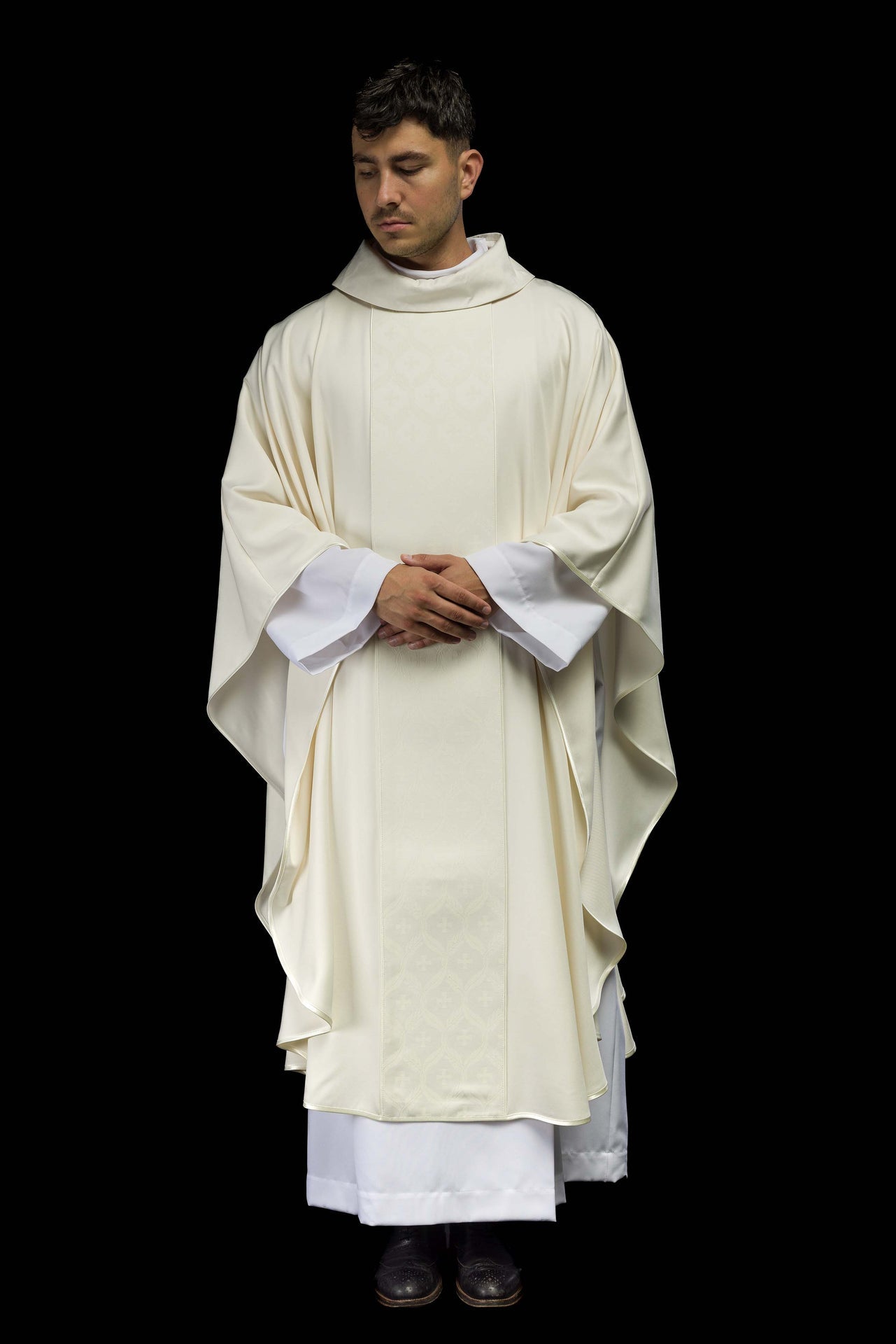 Ornat Liturgiczny Ecru z Żakardowym Pasem Krzyże - Polski Produkt - SZATYLITURGICZNE.PL