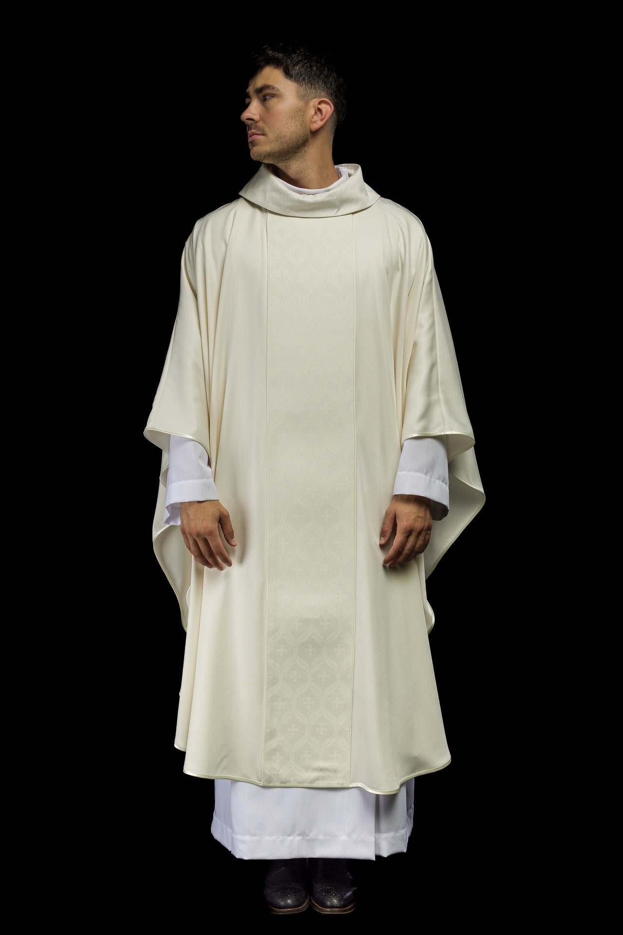 Ornat Liturgiczny Ecru z Żakardowym Pasem Krzyże - Polski Produkt - SZATYLITURGICZNE.PL