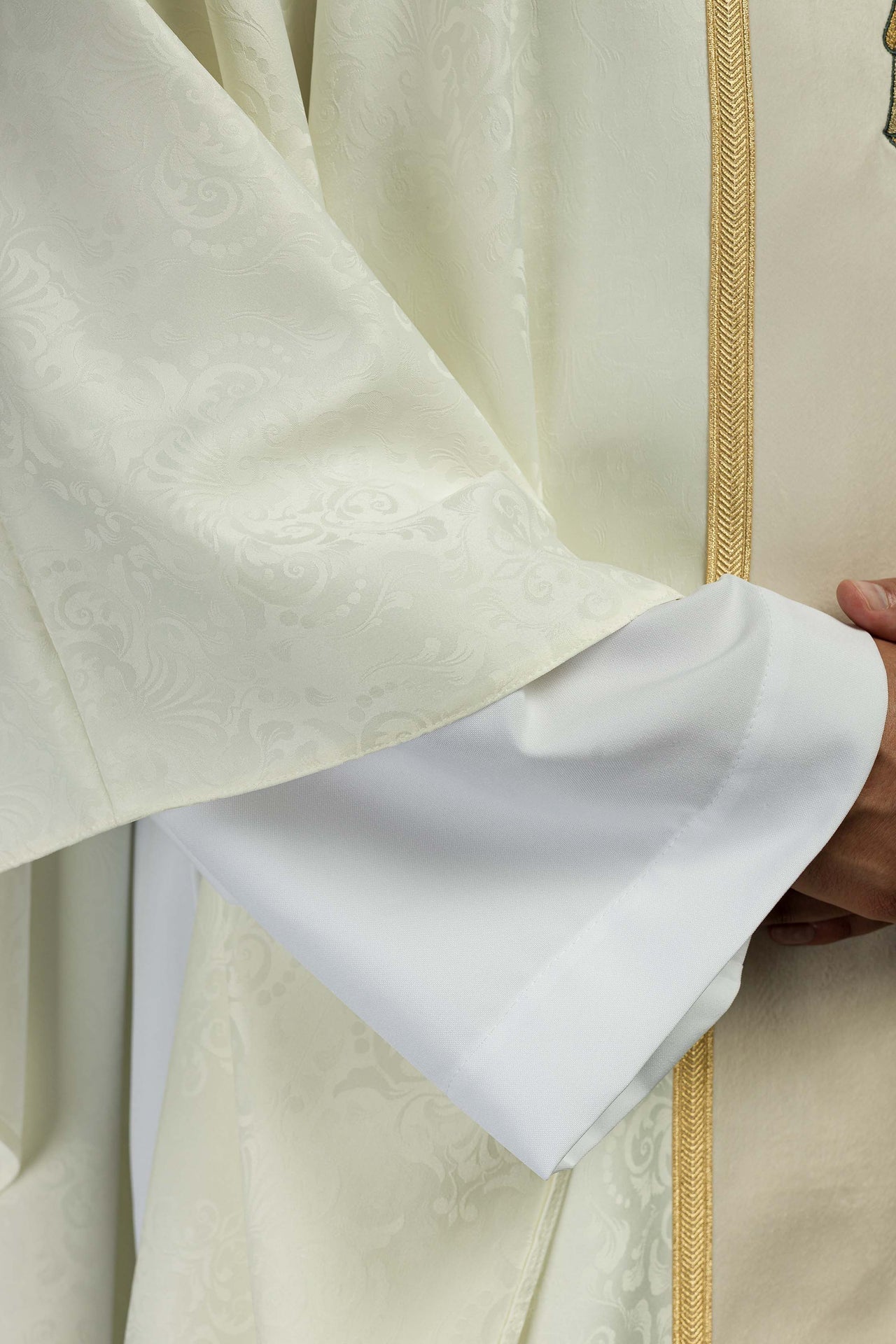 Ornat Liturgiczny Ecru Żakardowy z Haftem Krzyża Eucharystycznego - SZATYLITURGICZNE.PL