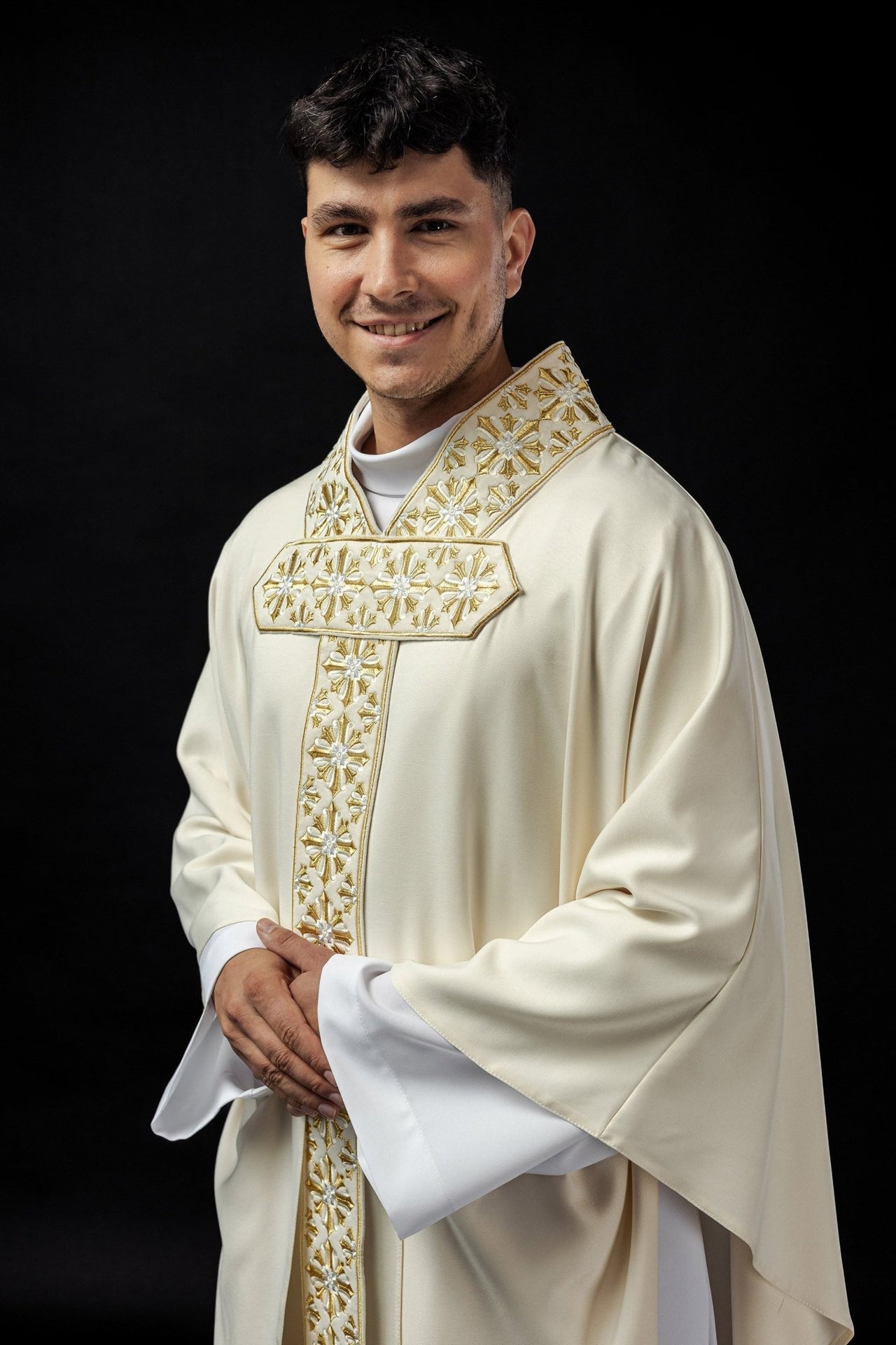 Ornat Liturgiczny Ecru Złoty Haft Krzyże - Polski Producent - SZATYLITURGICZNE.PL