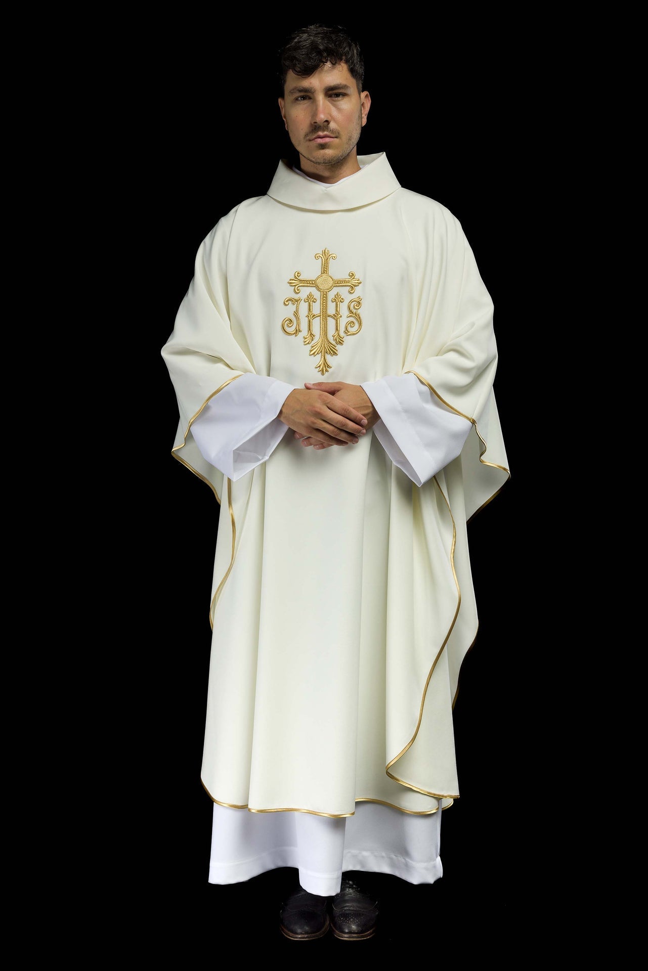 Ornat Liturgiczny Ecru Złoty Krzyż IHS - Elegancki Haft - SZATYLITURGICZNE.PL
