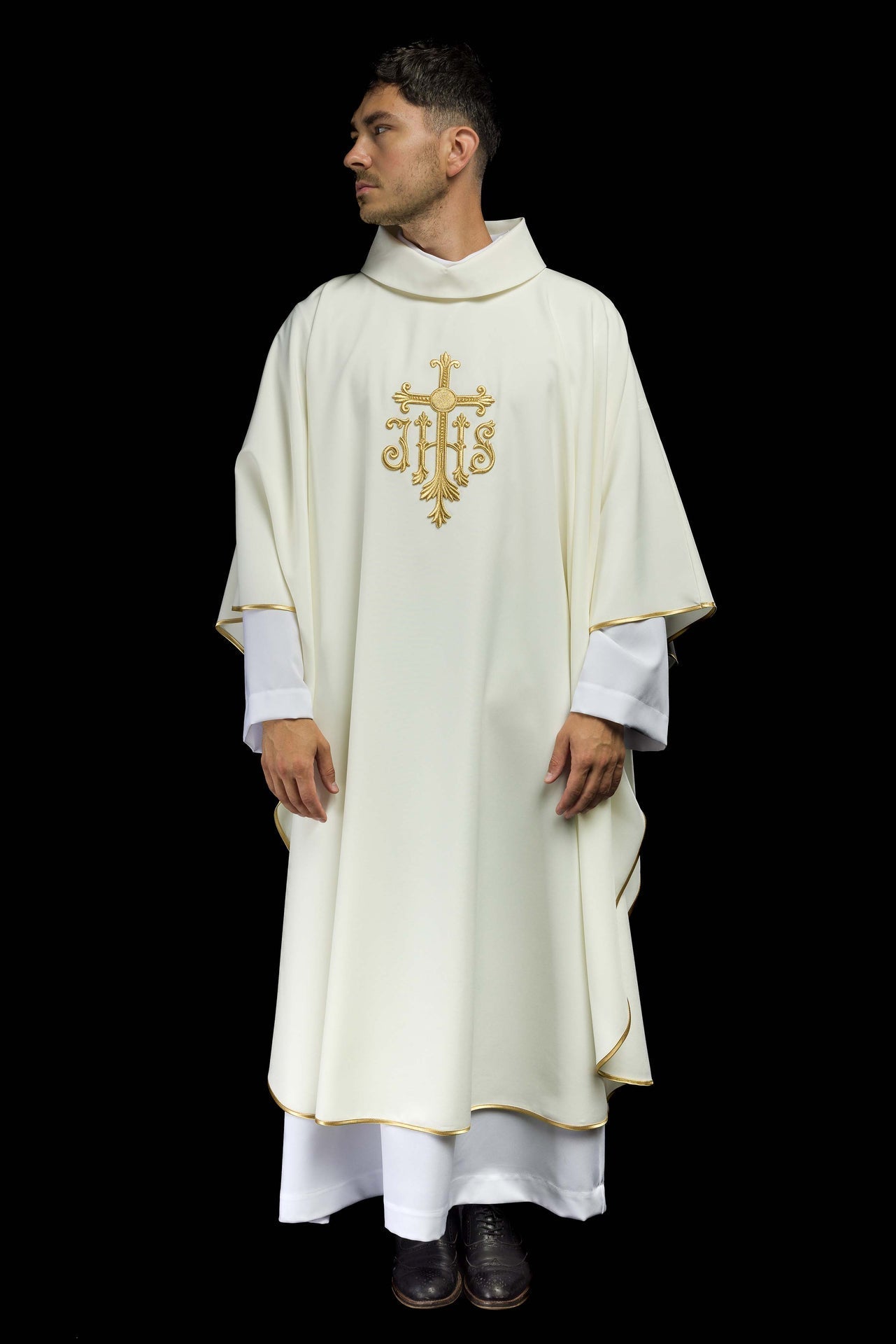 Ornat Liturgiczny Ecru Złoty Krzyż IHS - Elegancki Haft - SZATYLITURGICZNE.PL