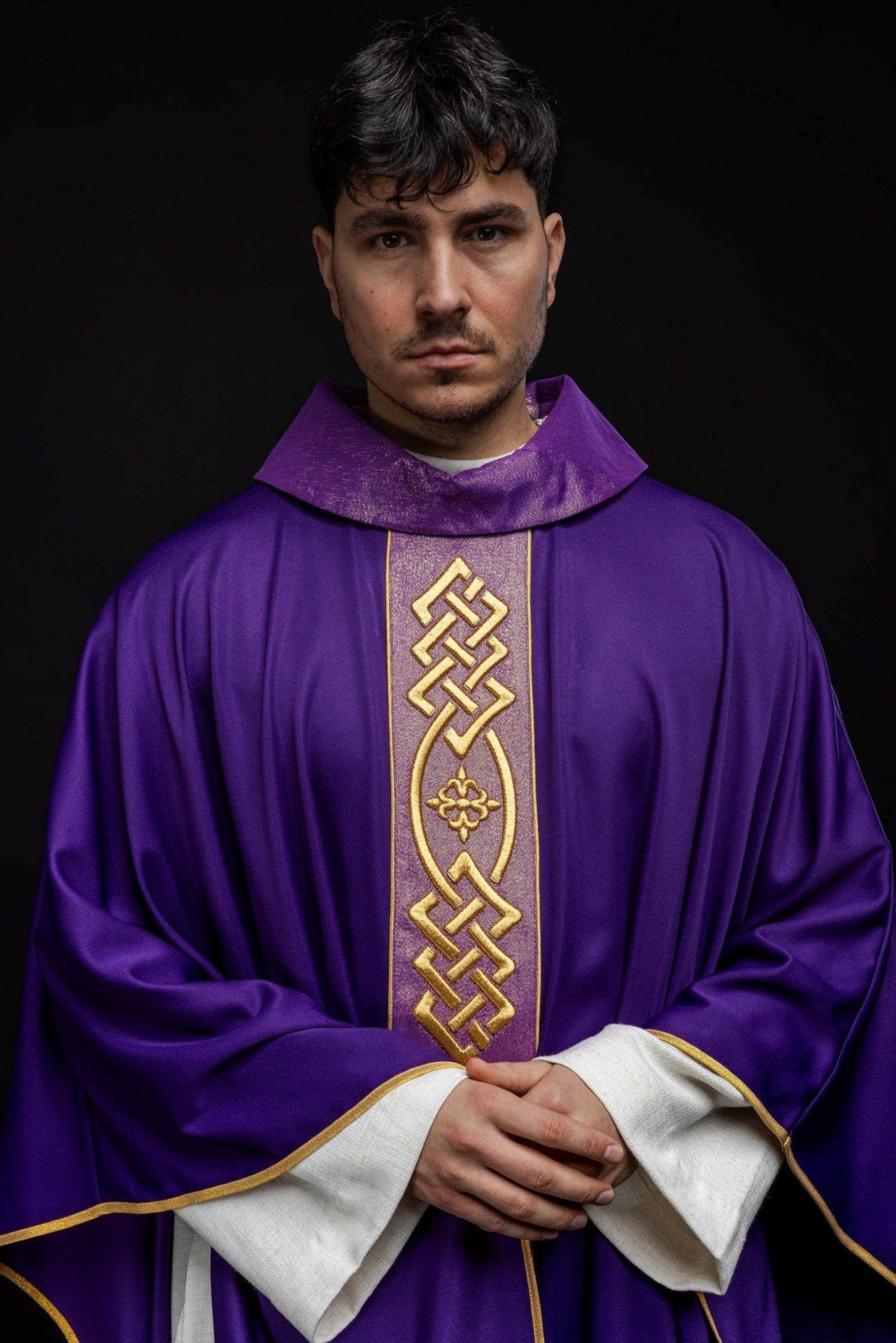 Ornat Liturgiczny Fioletowy Haftowany Krzyż - Polska Produkcja - SZATYLITURGICZNE.PL