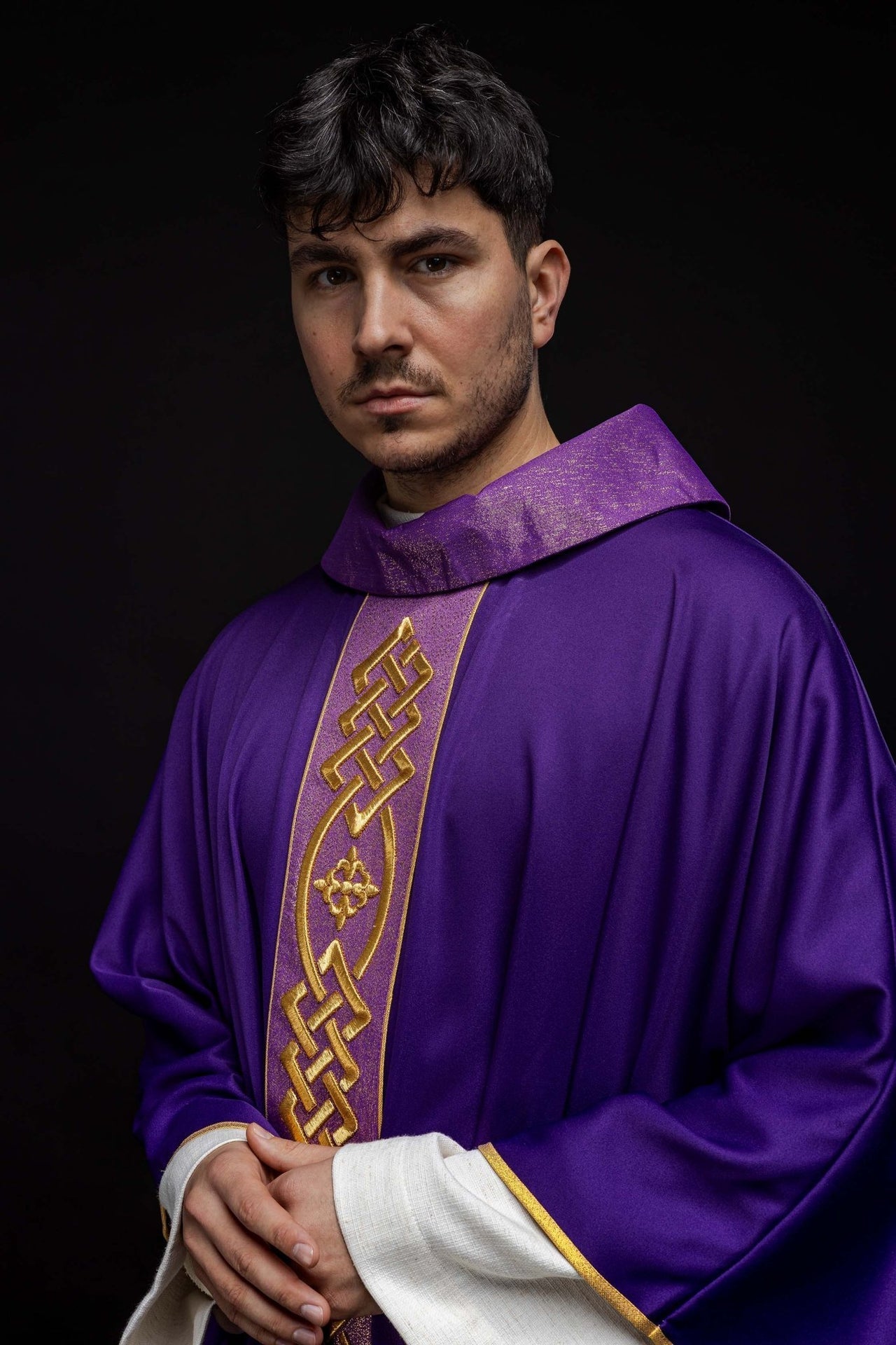 Ornat Liturgiczny Fioletowy Haftowany Krzyż - Polska Produkcja - SZATYLITURGICZNE.PL