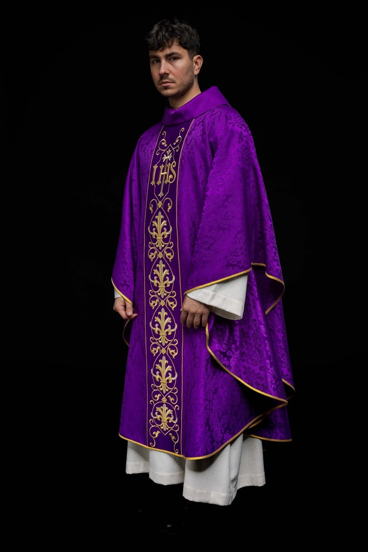 Ornat Liturgiczny Fioletowy IHS Haftowany - Elegancka Elanowełna - SZATYLITURGICZNE.PL