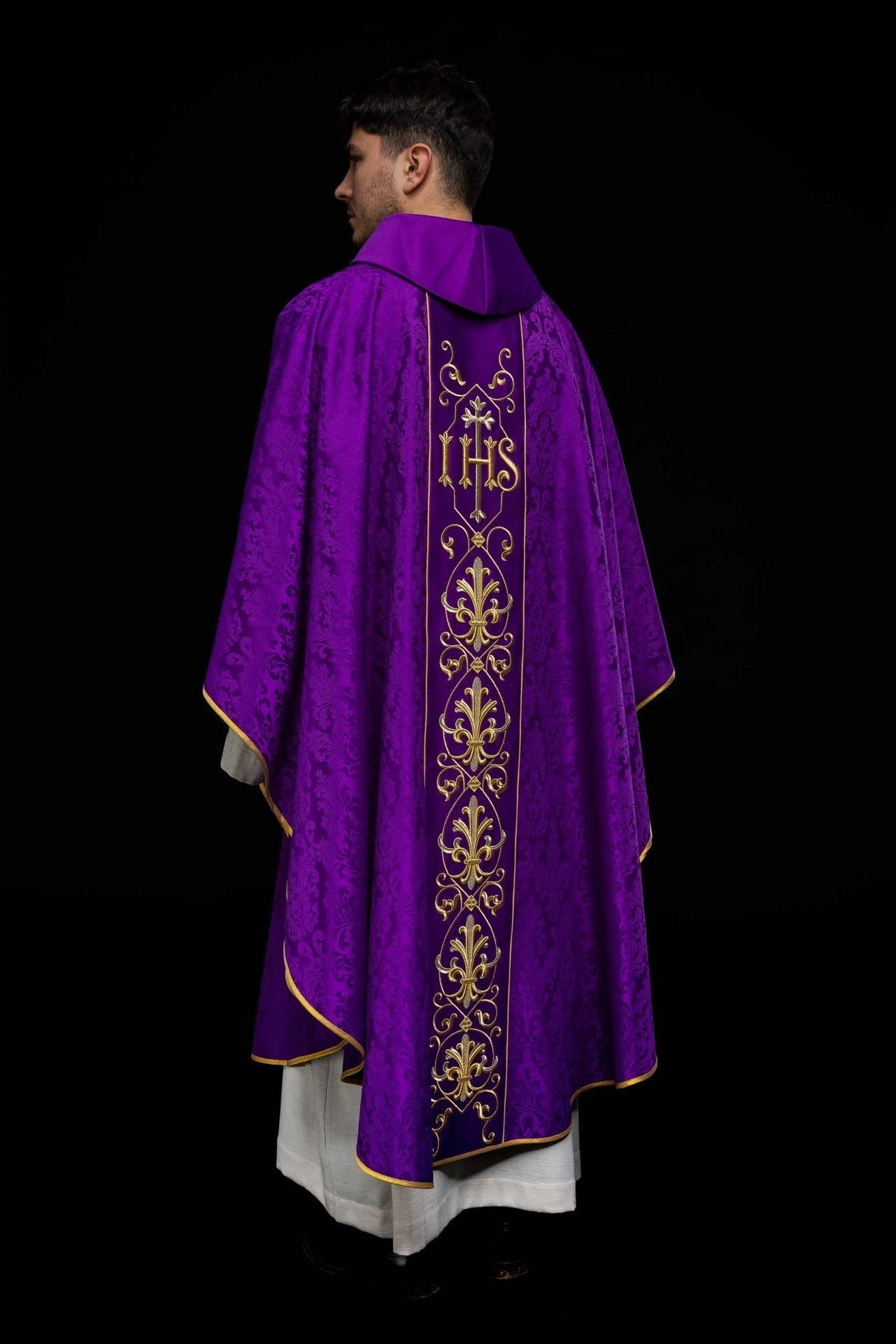 Ornat Liturgiczny Fioletowy IHS Haftowany - Elegancka Elanowełna - SZATYLITURGICZNE.PL