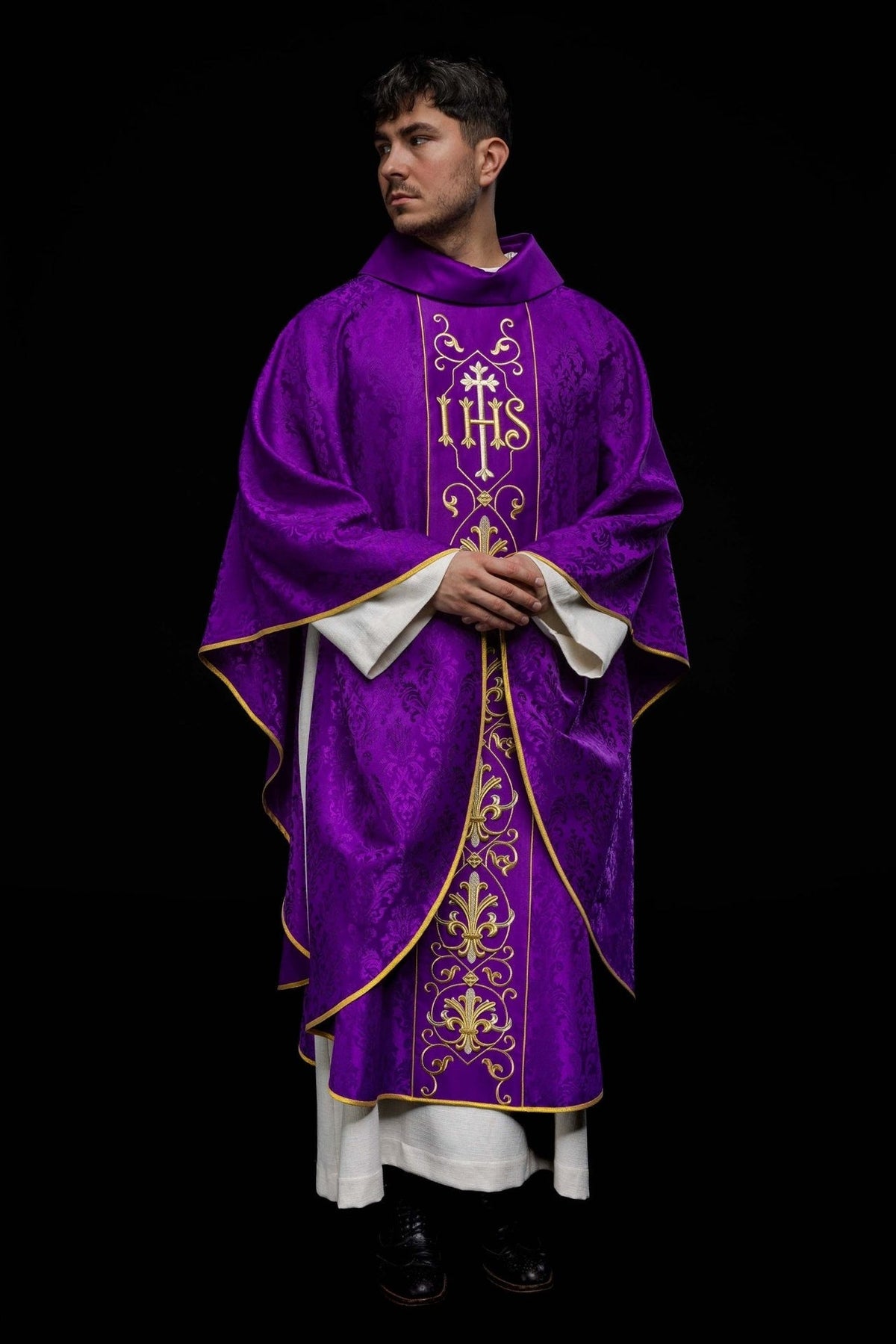 Ornat Liturgiczny Fioletowy IHS Haftowany - Elegancka Elanowełna - SZATYLITURGICZNE.PL