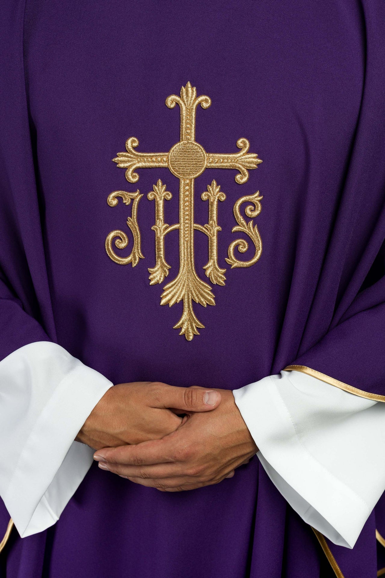 Ornat Liturgiczny Fioletowy IHS - Złoty Haft Eucharystyczny i Krzyż - SZATYLITURGICZNE.PL