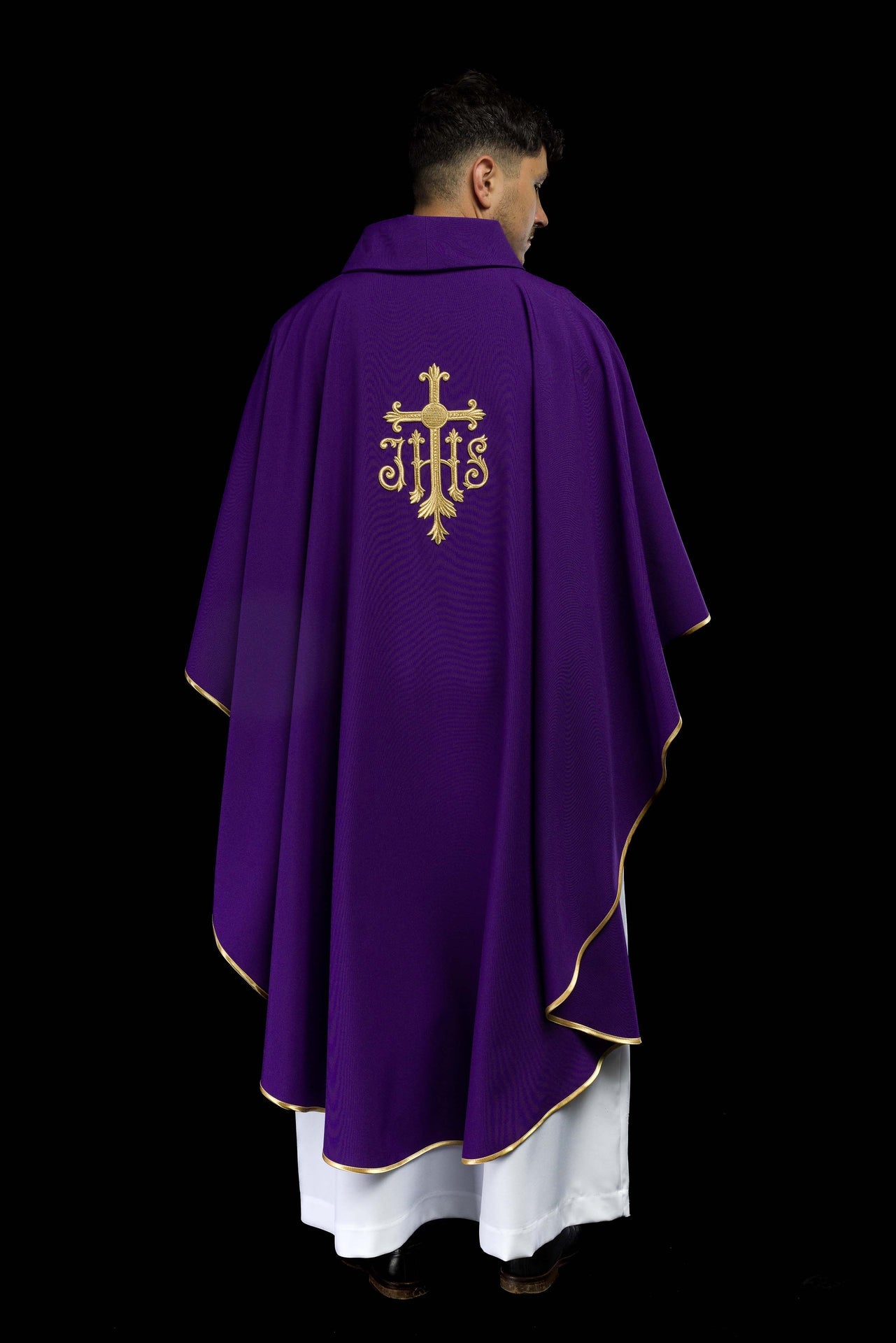 Ornat Liturgiczny Fioletowy IHS - Złoty Haft Eucharystyczny i Krzyż - SZATYLITURGICZNE.PL