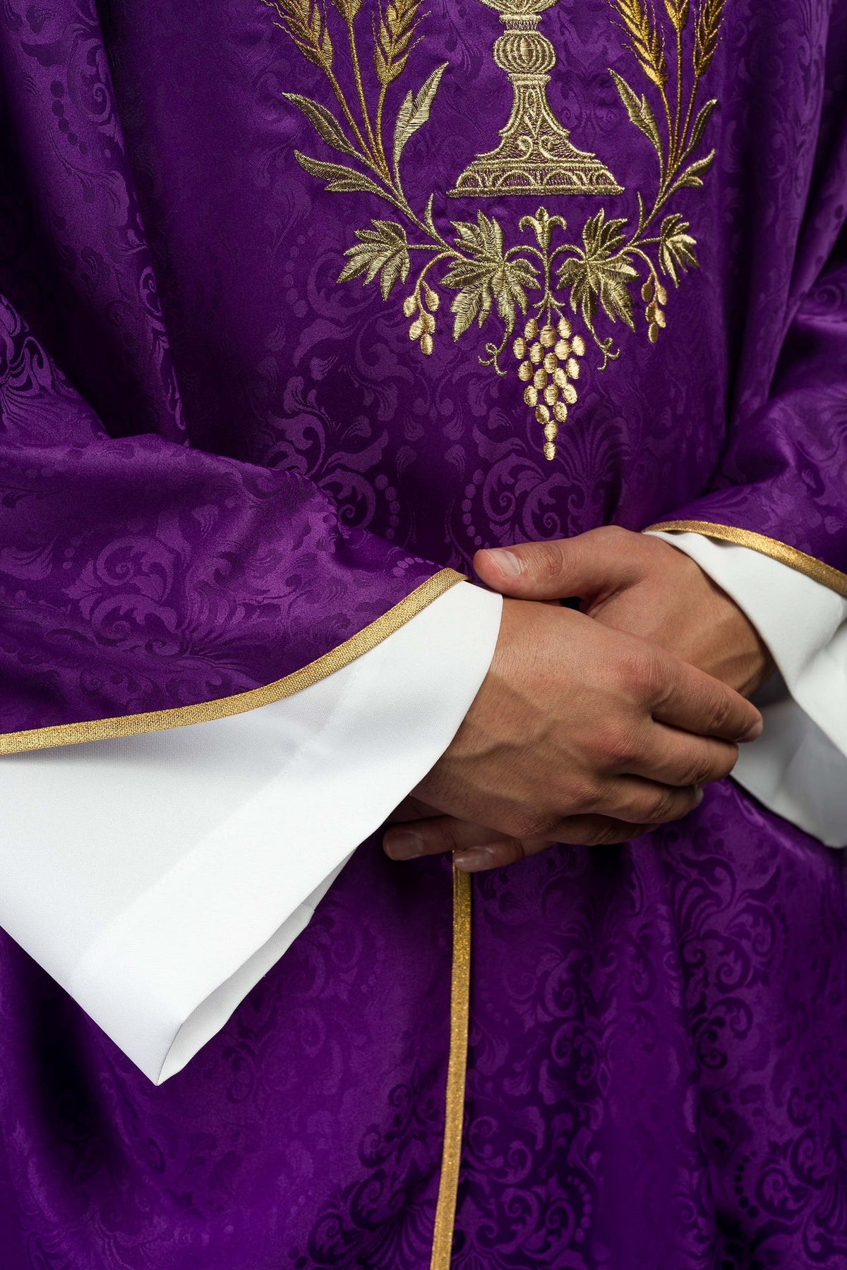Ornat Liturgiczny Fioletowy Kielich Hostia Żakard - IHS Złota Nitka - SZATYLITURGICZNE.PL