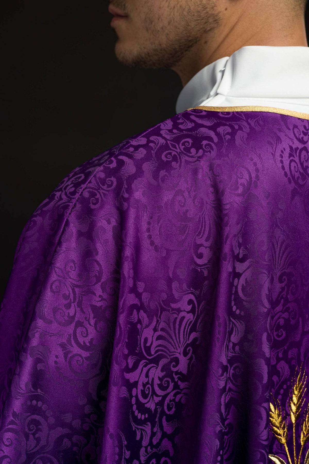 Ornat Liturgiczny Fioletowy Kielich Hostia Żakard - IHS Złota Nitka - SZATYLITURGICZNE.PL