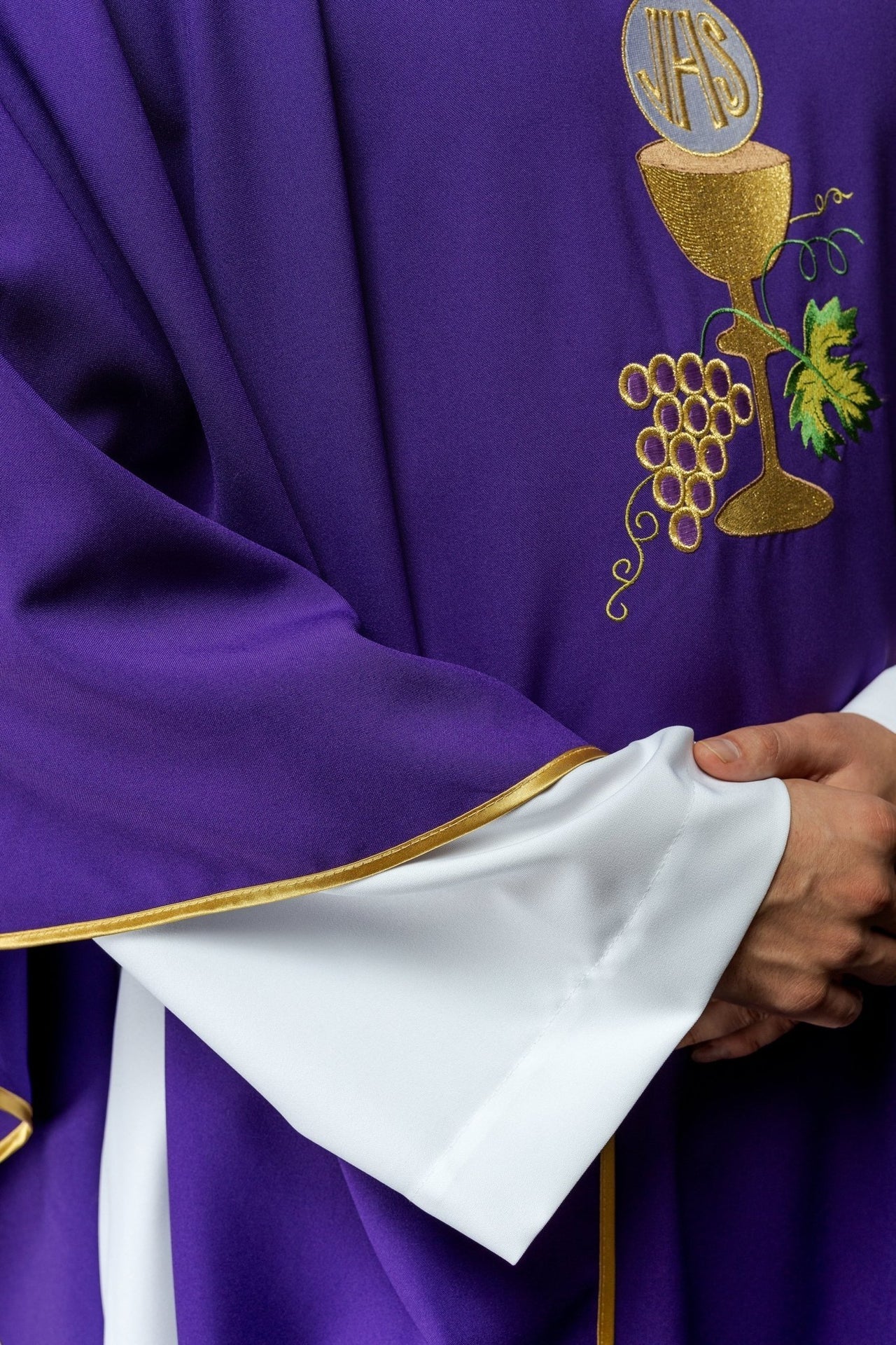 Ornat Liturgiczny Fioletowy Kielich i Winogrono - Haft Komputerowy - SZATYLITURGICZNE.PL