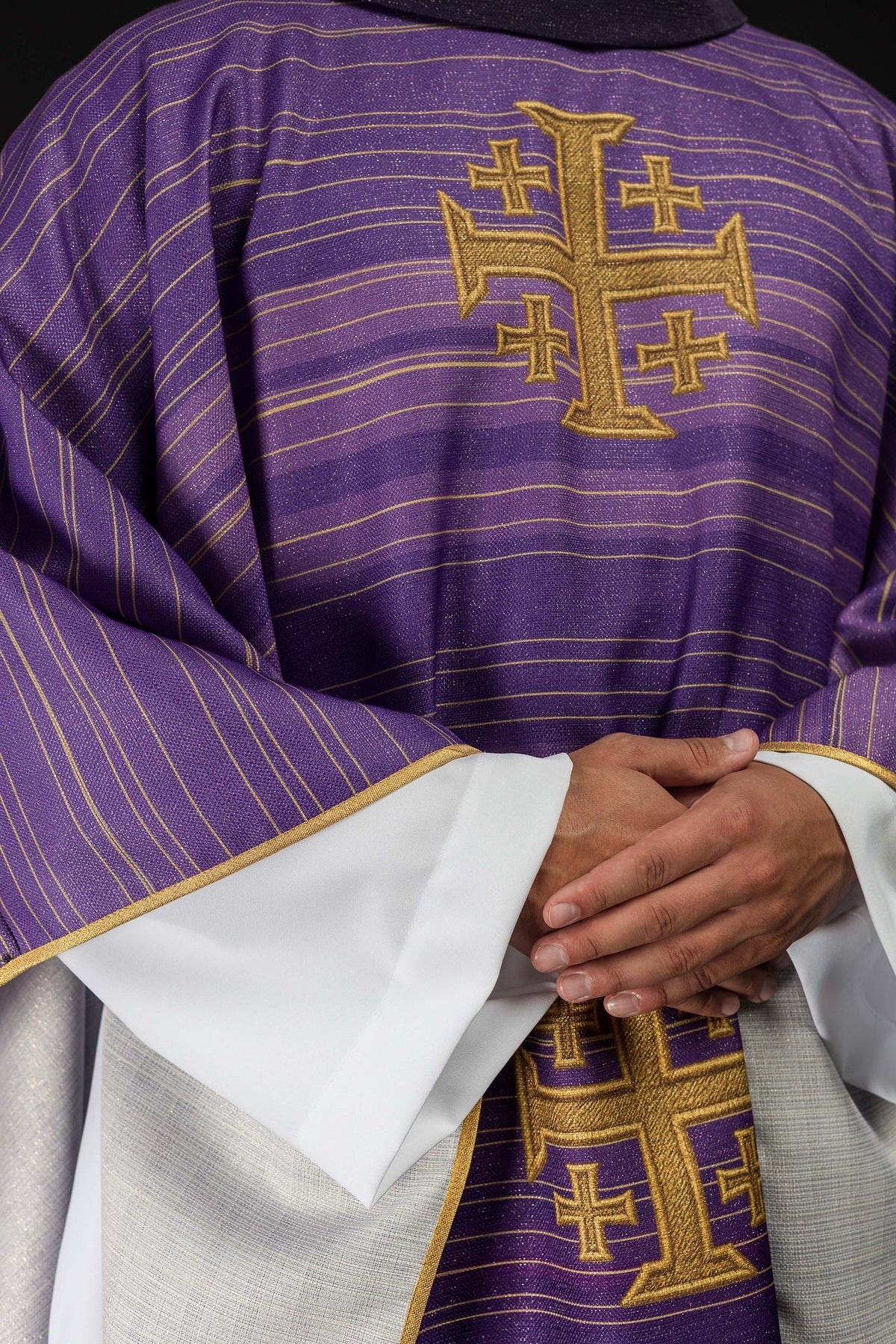 Ornat Liturgiczny Fioletowy Krzyż Jerozolimski Drukowany - SZATYLITURGICZNE.PL