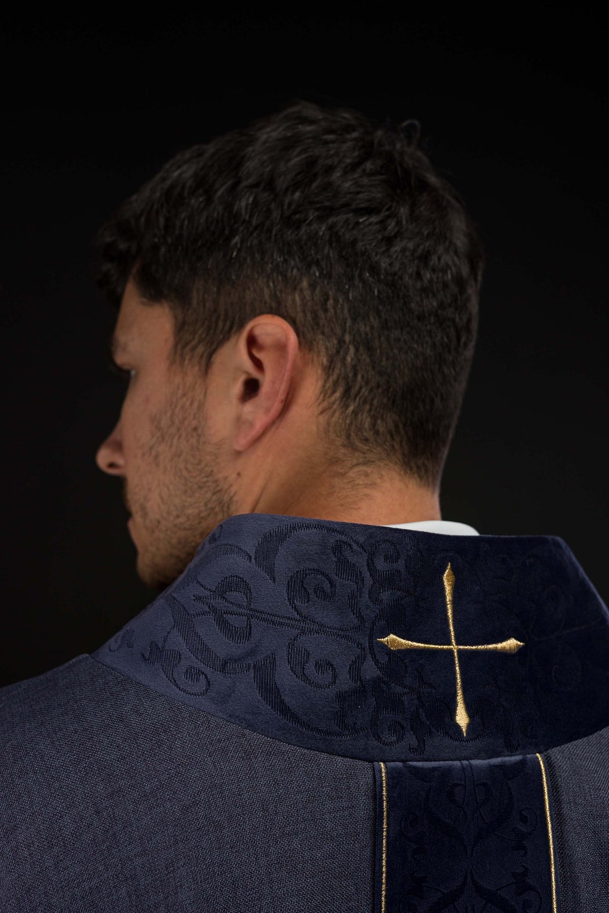 Ornat Liturgiczny Fioletowy z Haftem Krzyży - Adwent i Wielki Post - SZATYLITURGICZNE.PL
