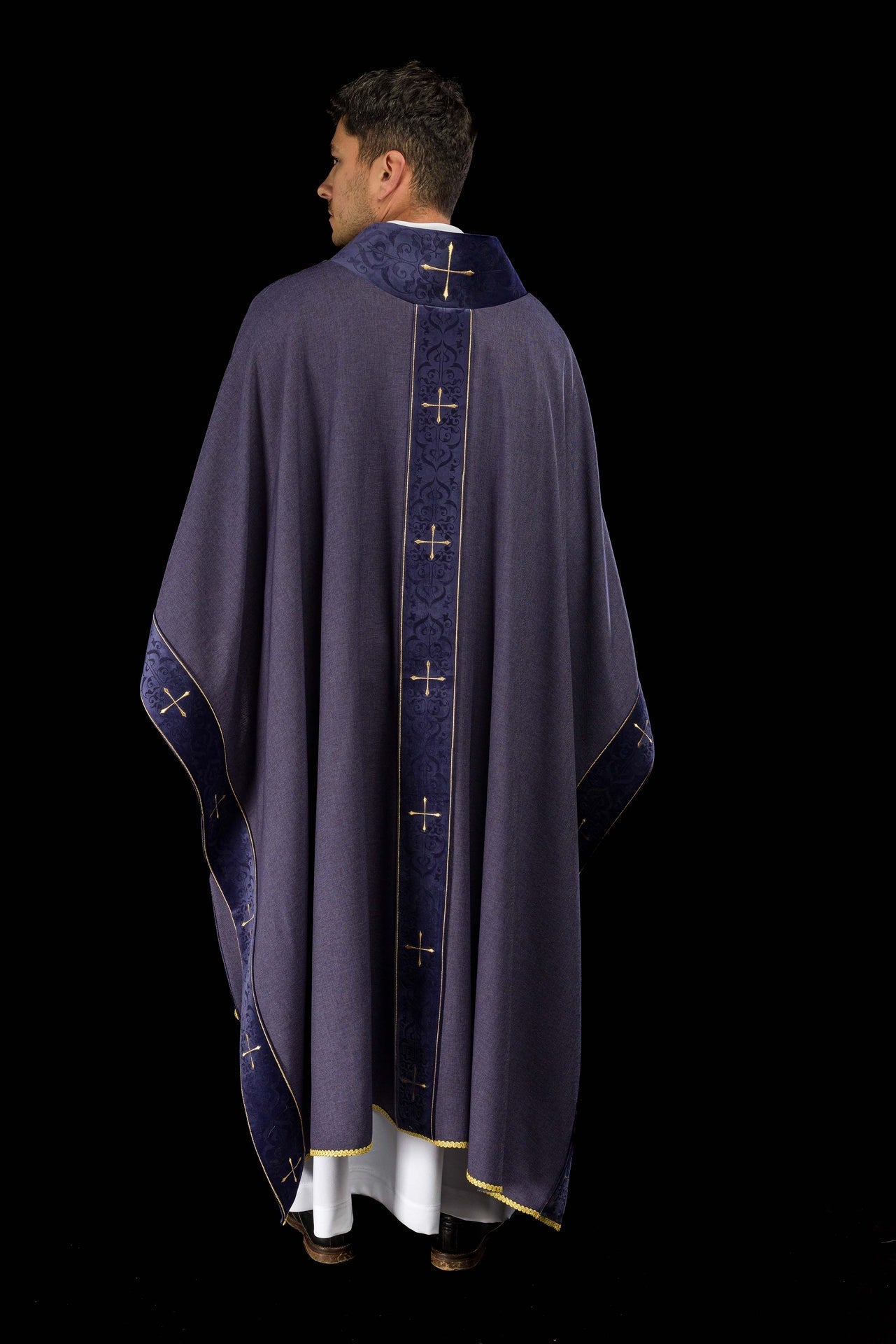 Ornat Liturgiczny Fioletowy z Haftem Krzyży - Adwent i Wielki Post - SZATYLITURGICZNE.PL