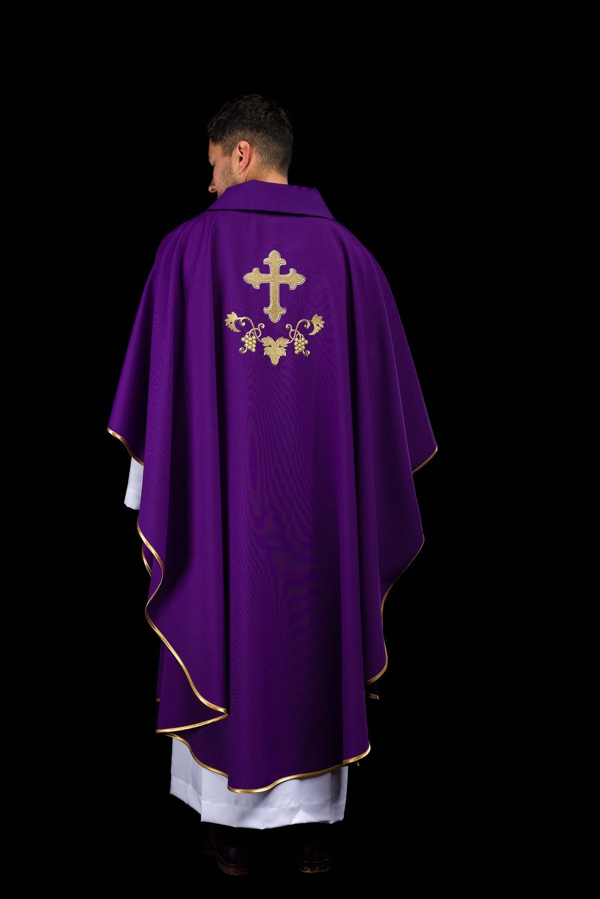 Ornat Liturgiczny Fioletowy z Haftowanym Krzyżem i Stułą - SZATYLITURGICZNE.PL